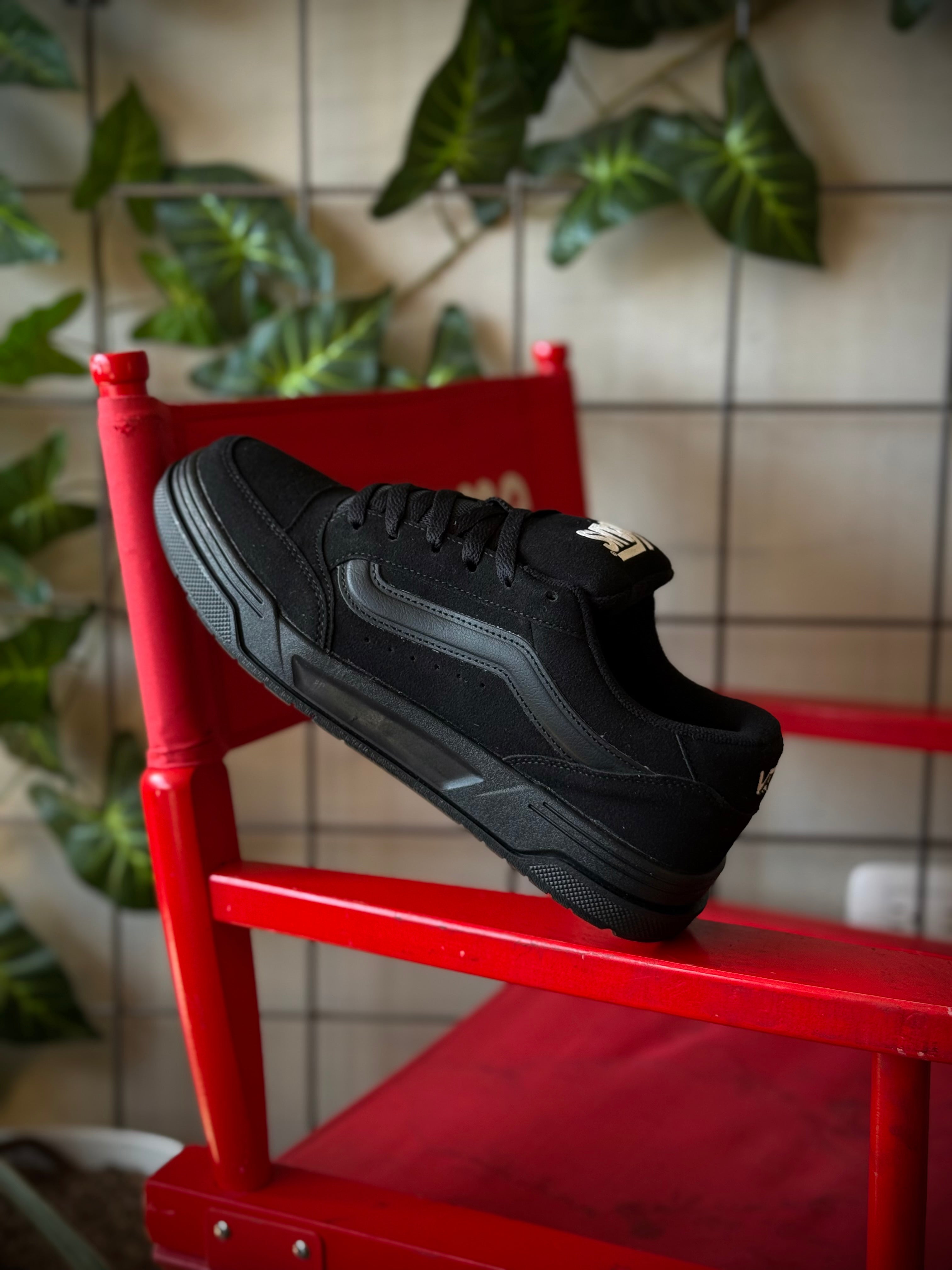 Vans Hylane Triple Black