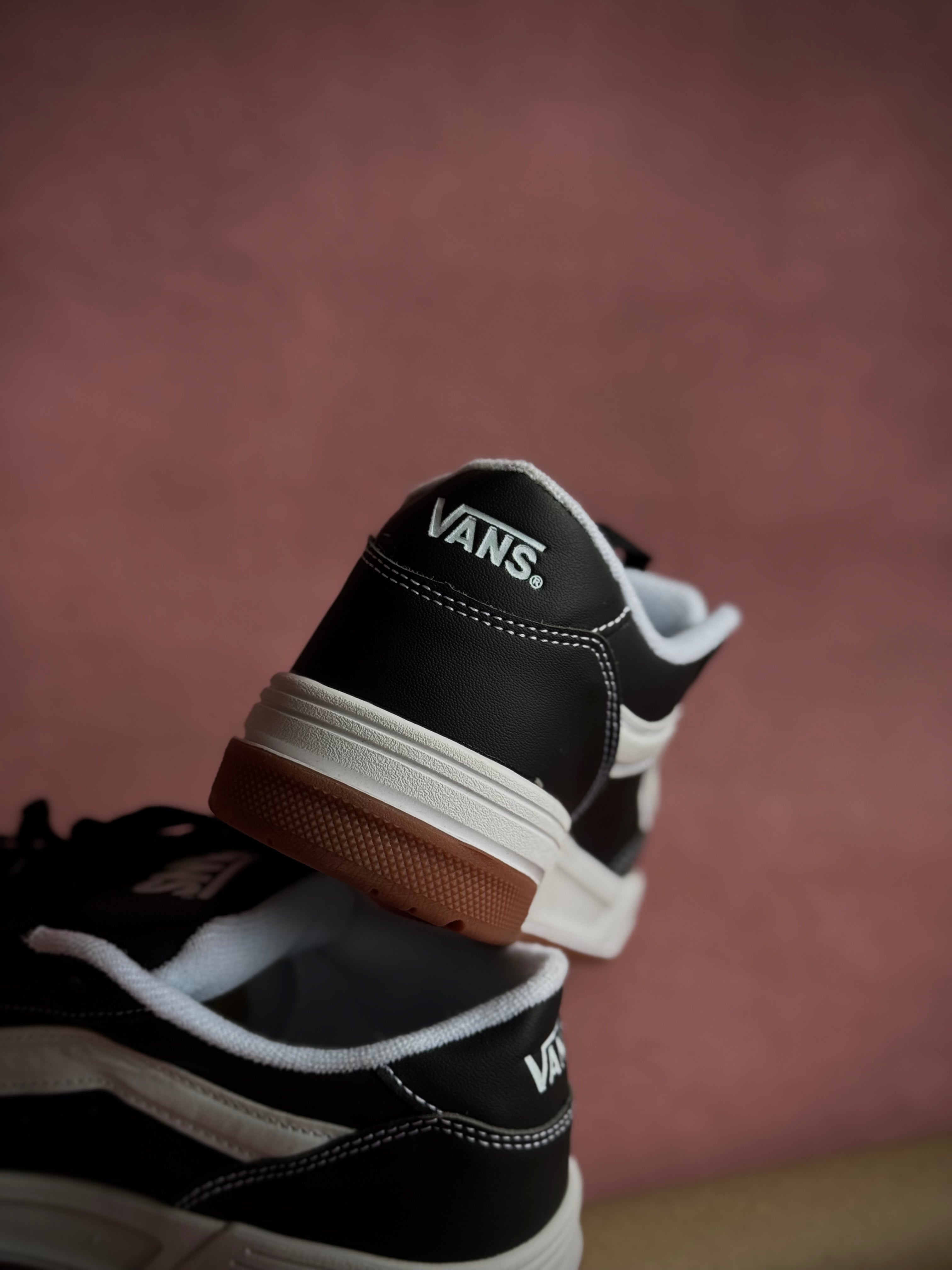 Vans Hylane Black Leather