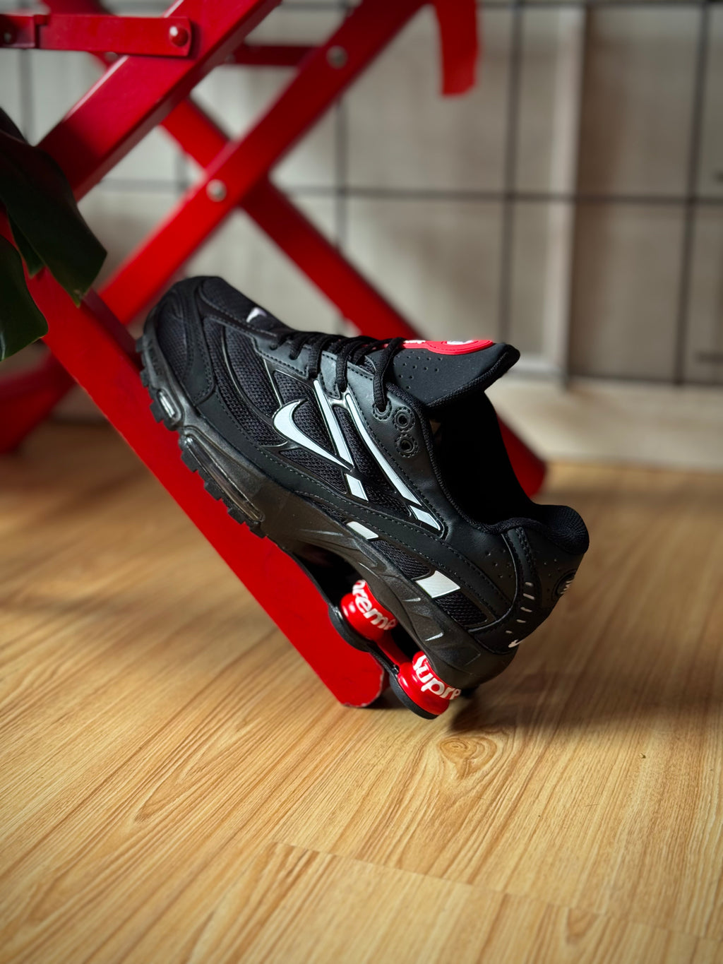 Nike Shox R4 x Supreme