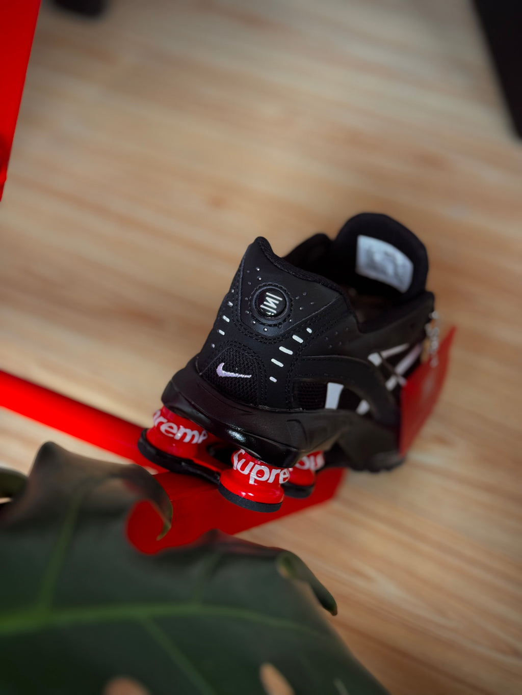 Nike Shox R4 x Supreme