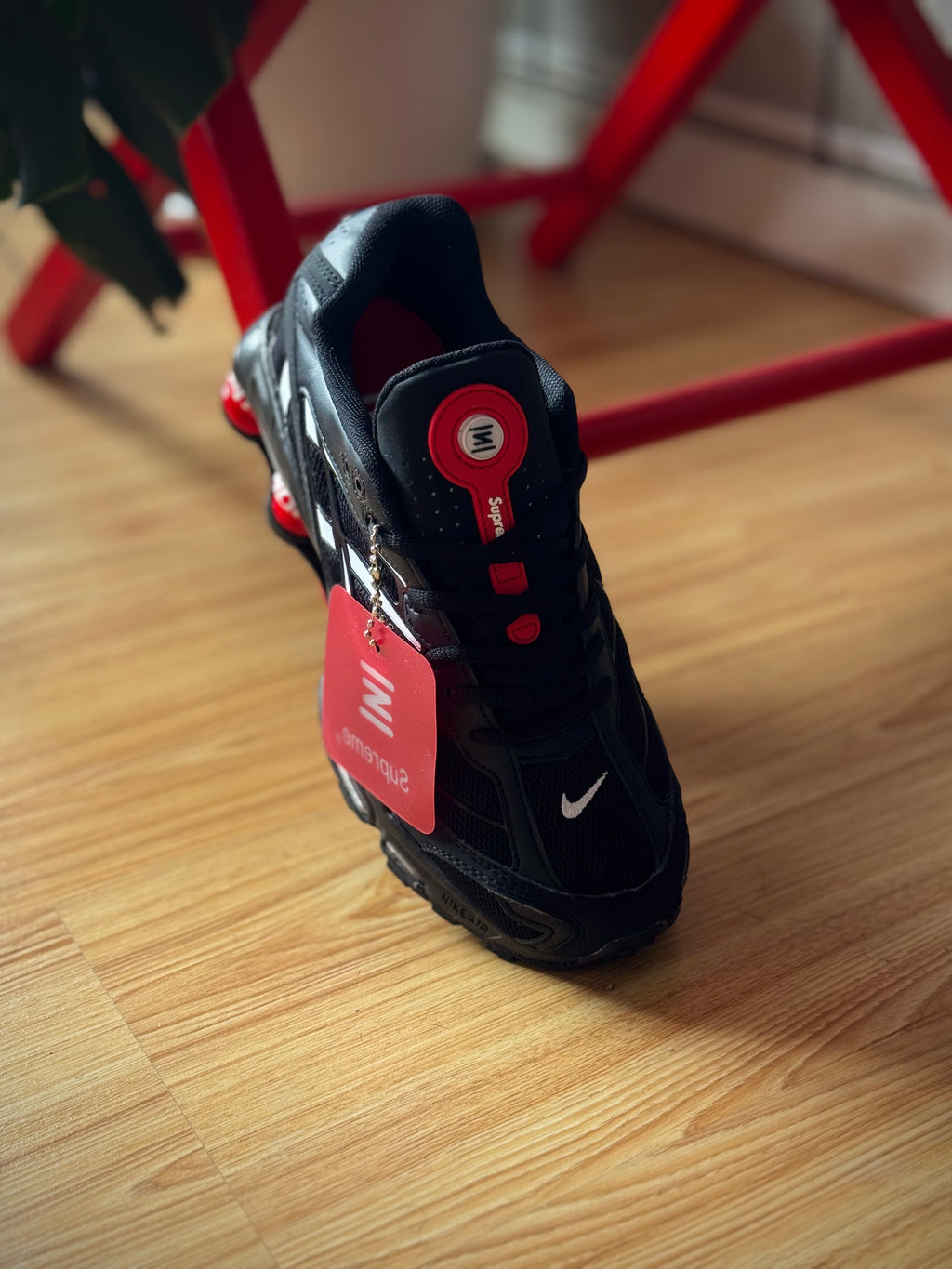 Nike Shox R4 x Supreme