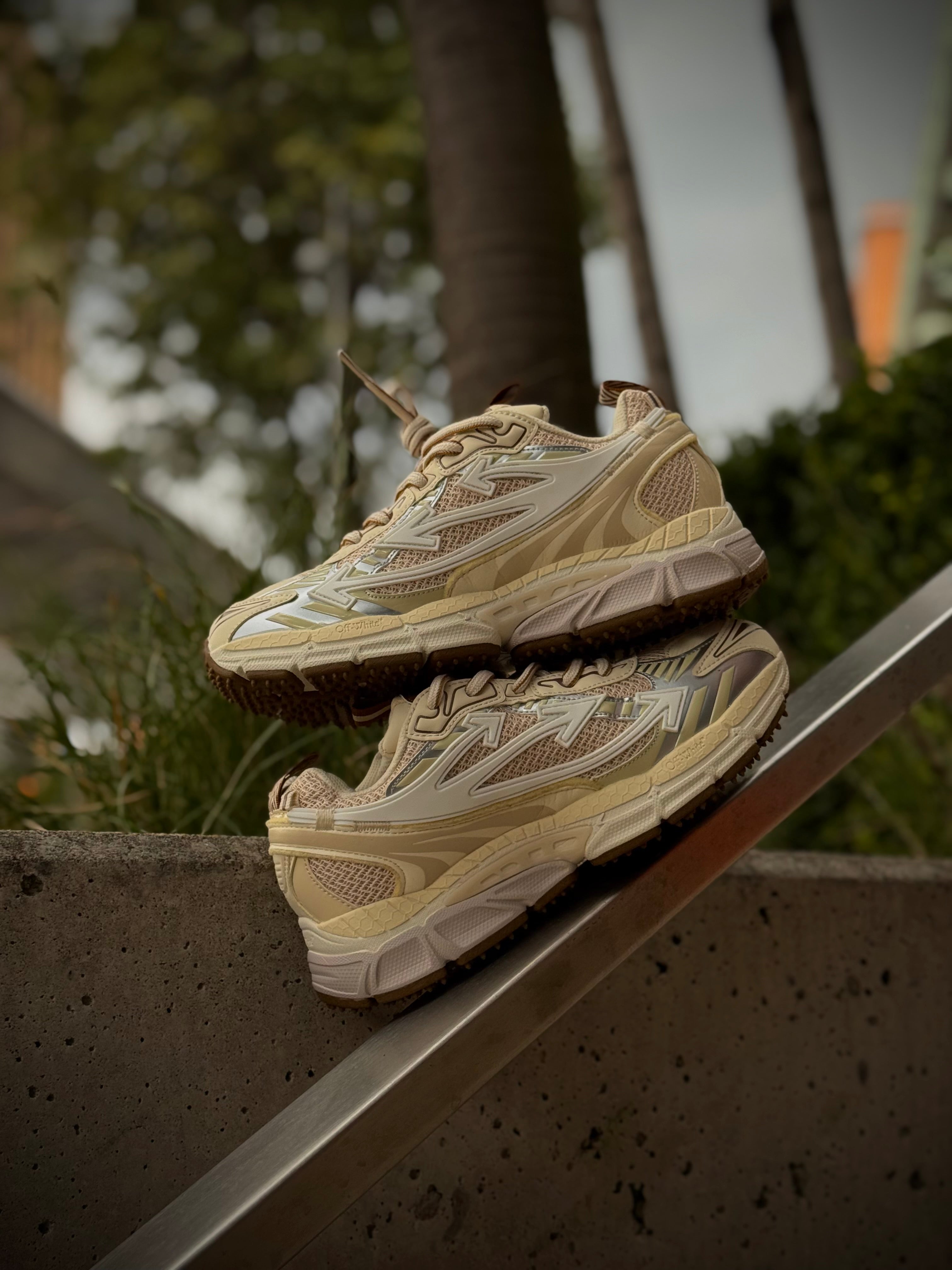 Off White Be Right Back