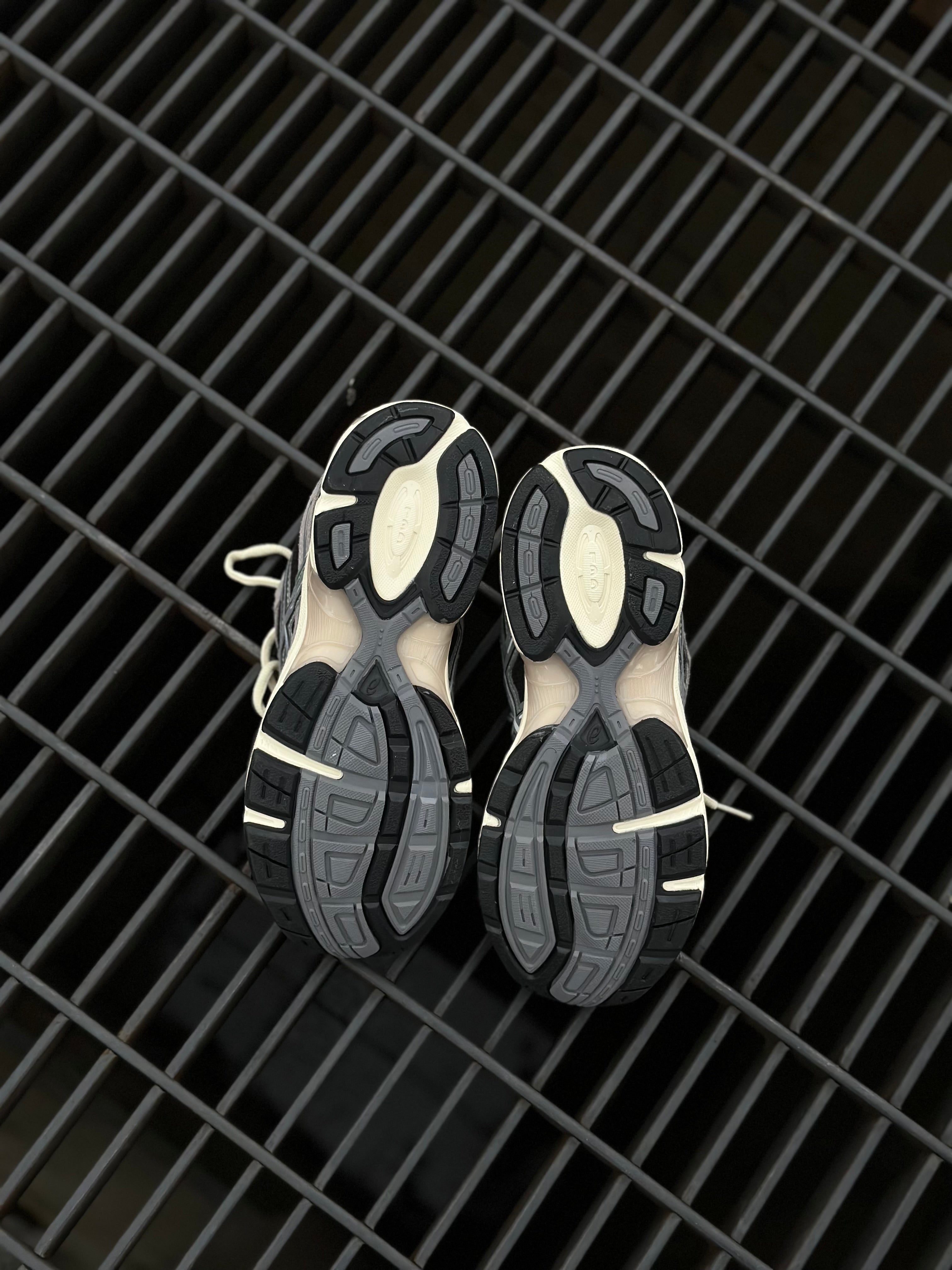 Asics Gel 1130 Carbon Black