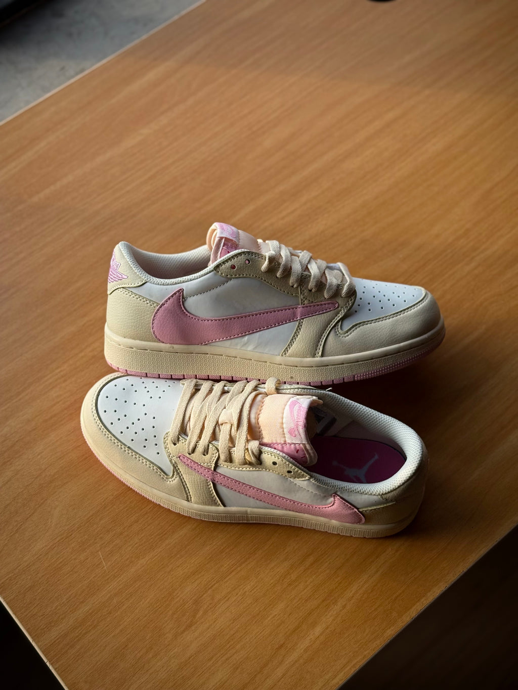 Jordan 1 Travis Scott Shy Pink