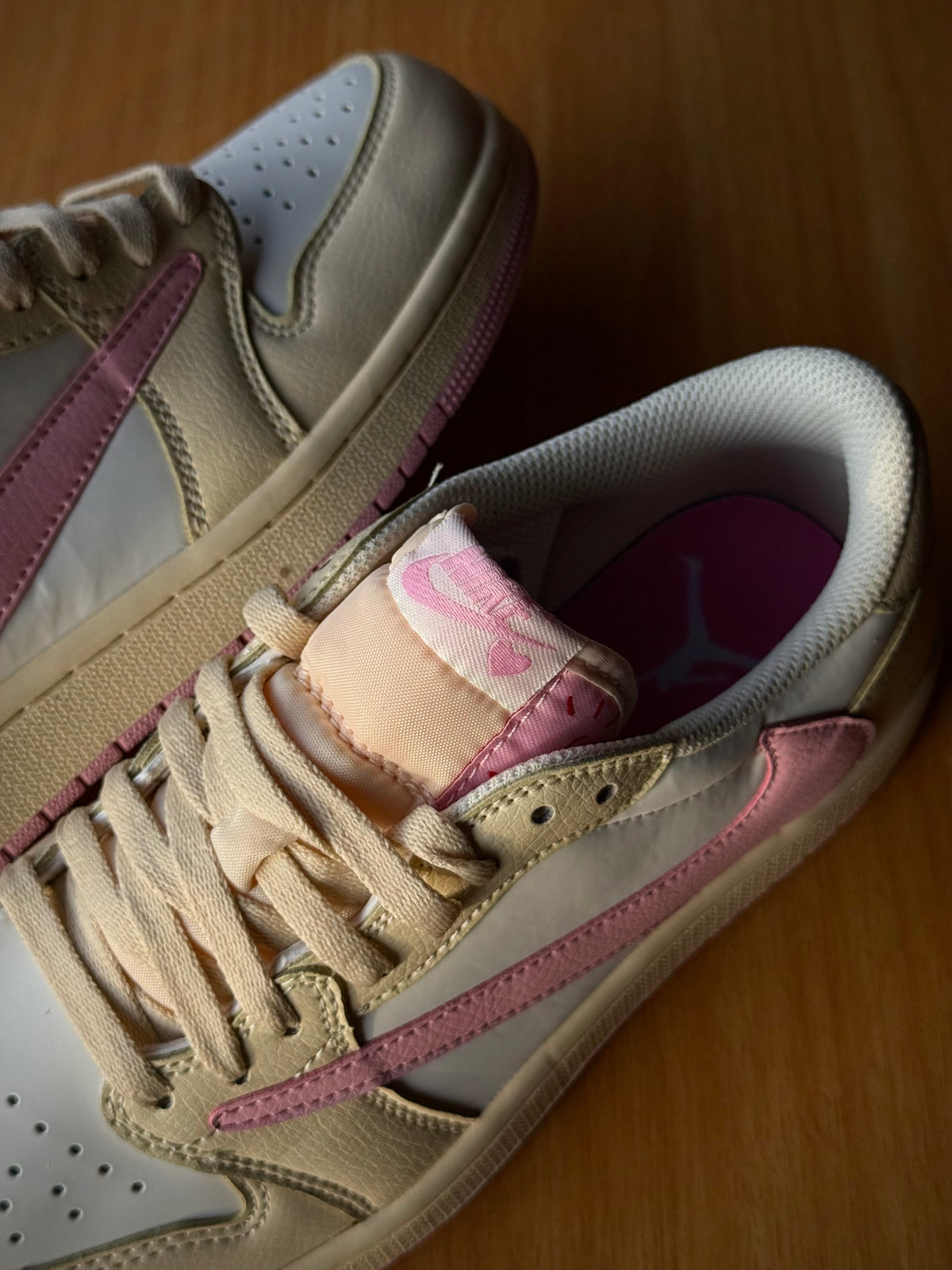 Jordan 1 Travis Scott Shy Pink