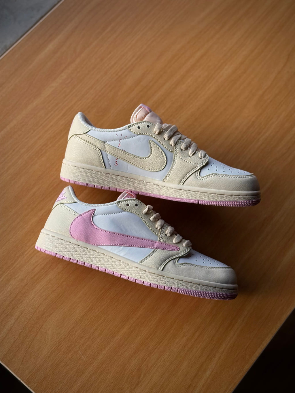 Jordan 1 Travis Scott Shy Pink
