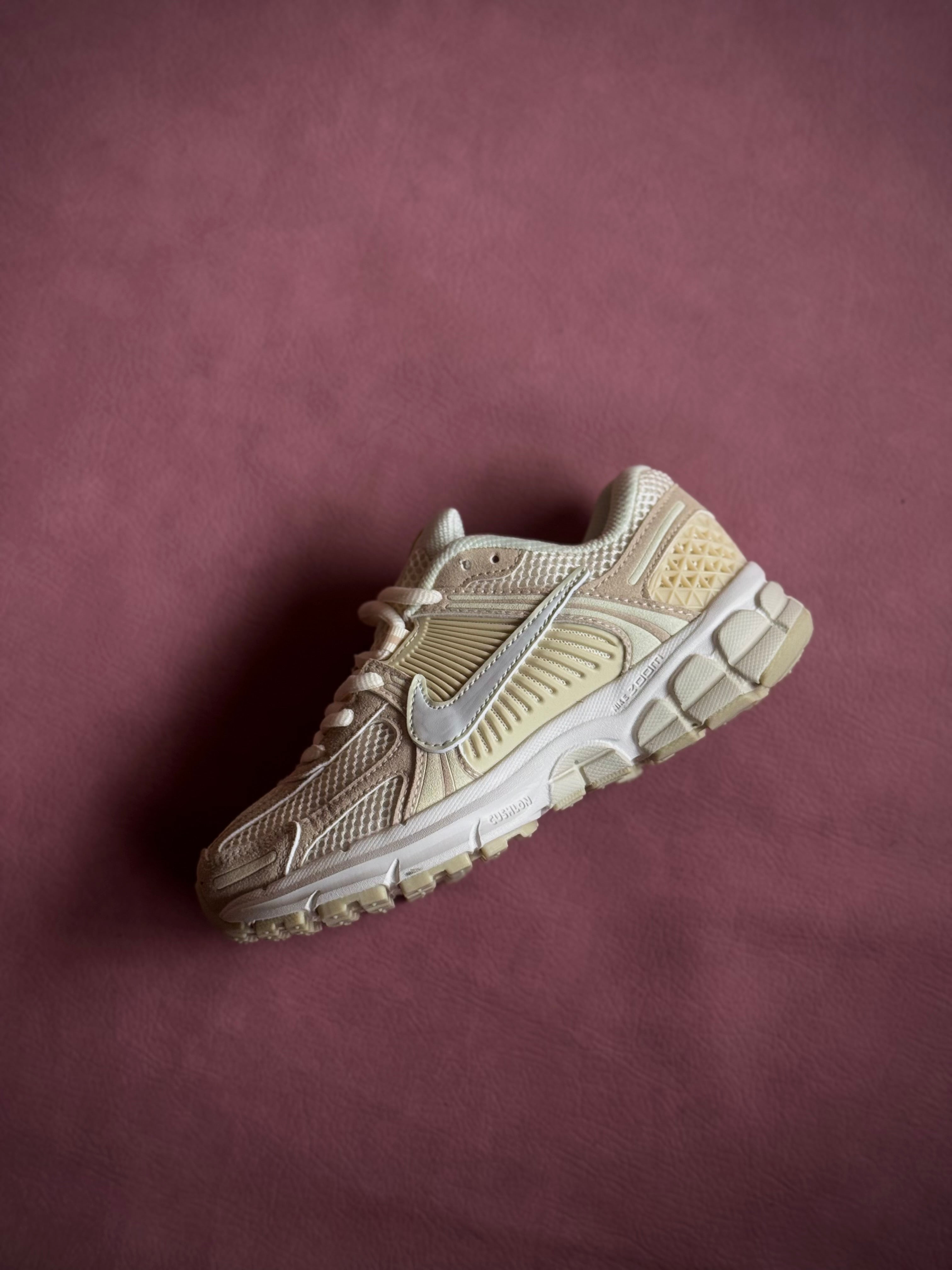 Nike Zoom Vomero 5 Beige