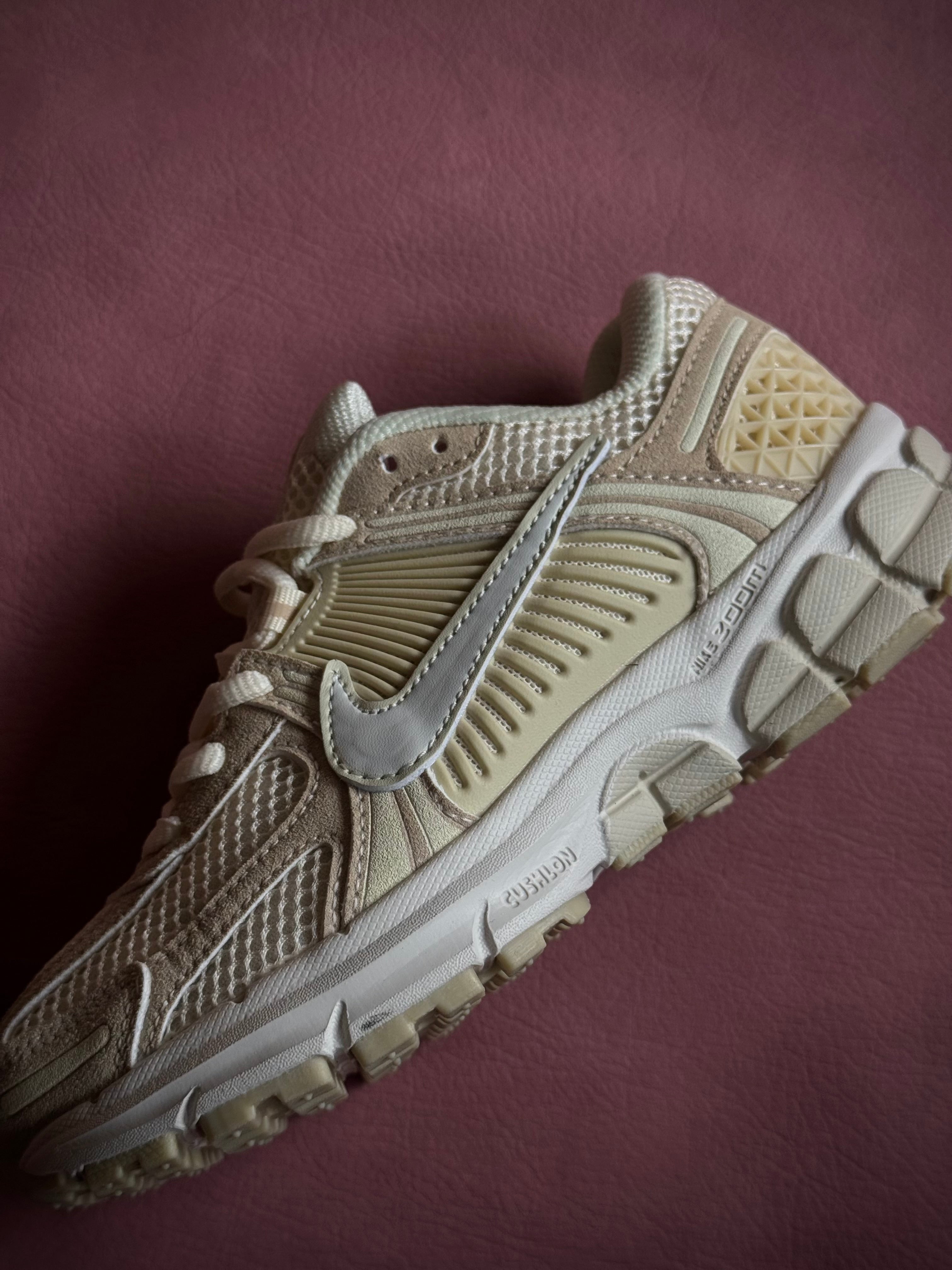 Nike Zoom Vomero 5 Beige