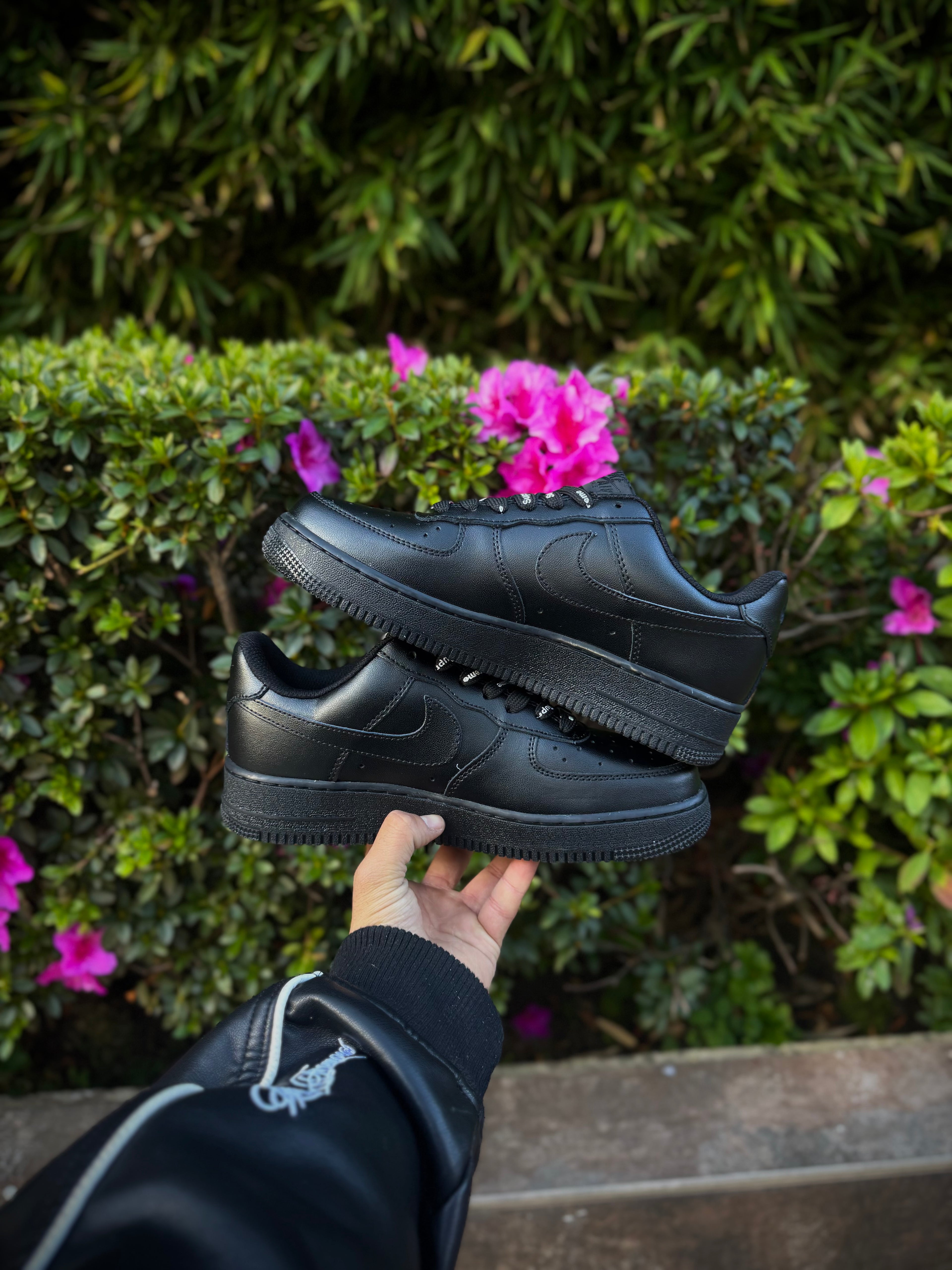 Air Force One Low Black x Supreme