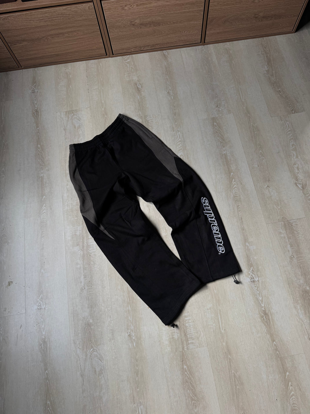 Supreme Division Sweatpant Negro