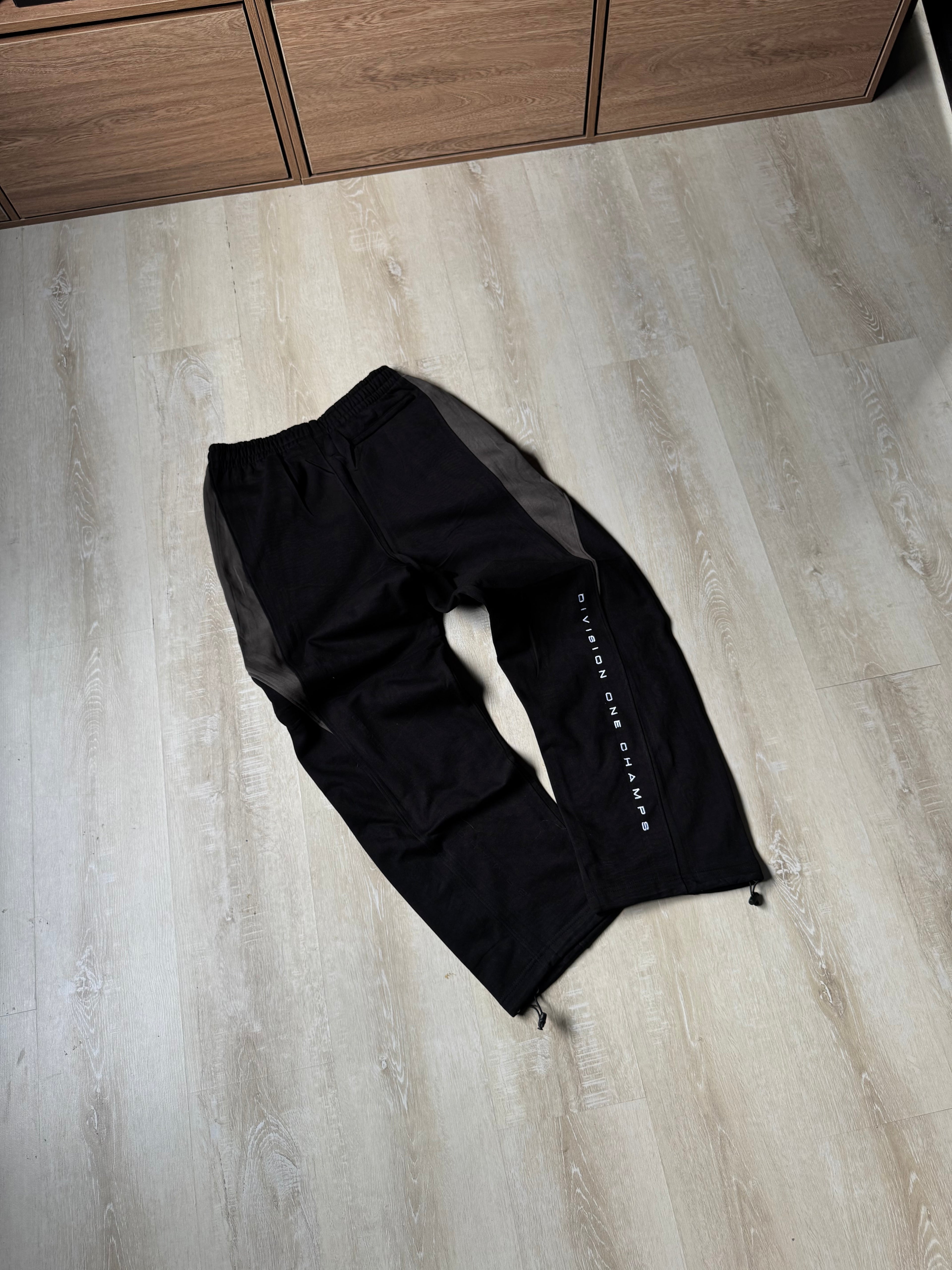Supreme Division Sweatpant Negro