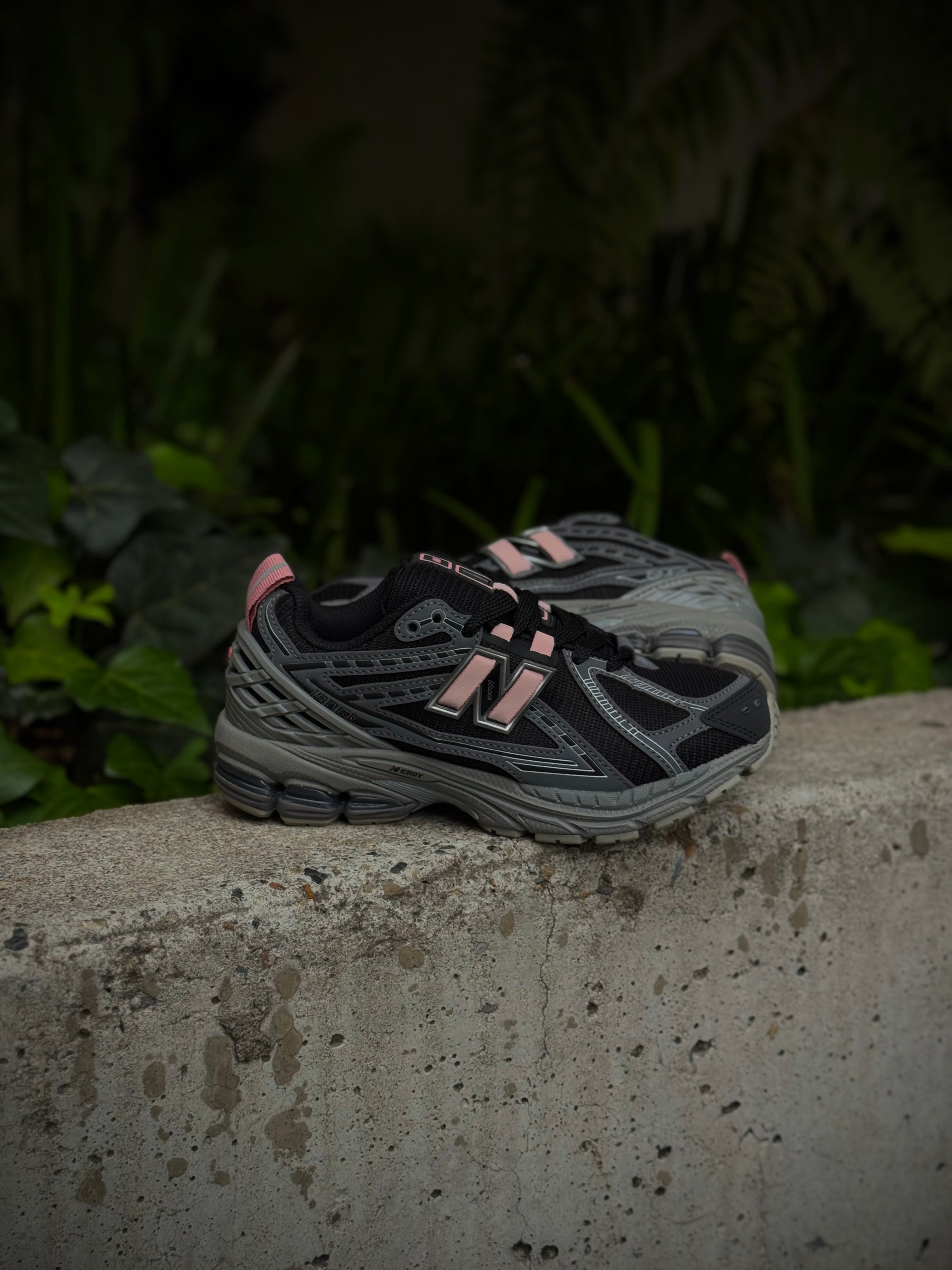 New Balance 1906R Black Pink Moon
