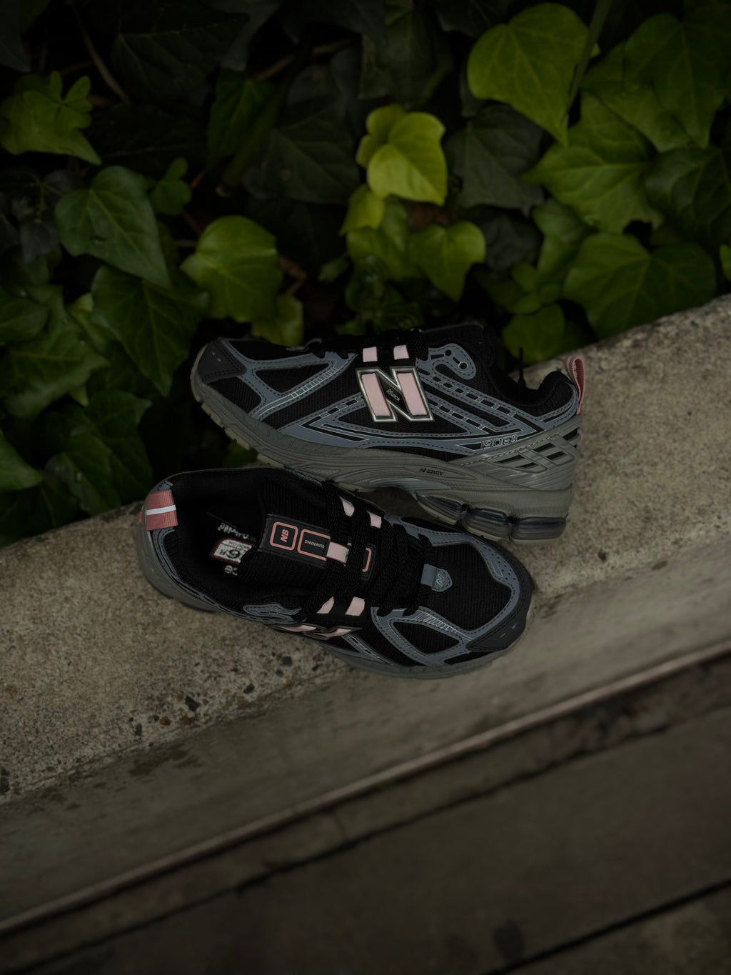 New Balance 1906R Black Pink Moon