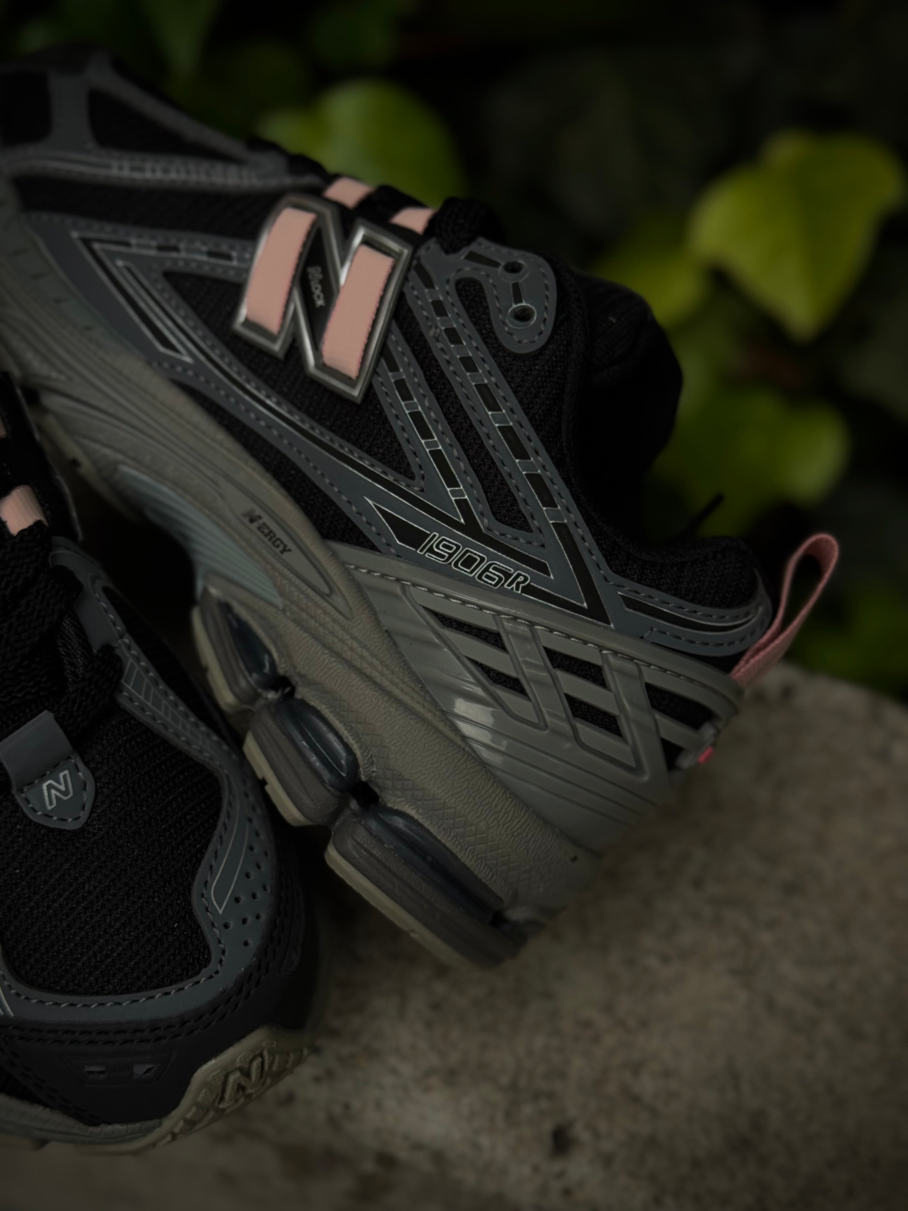 New Balance 1906R Black Pink Moon