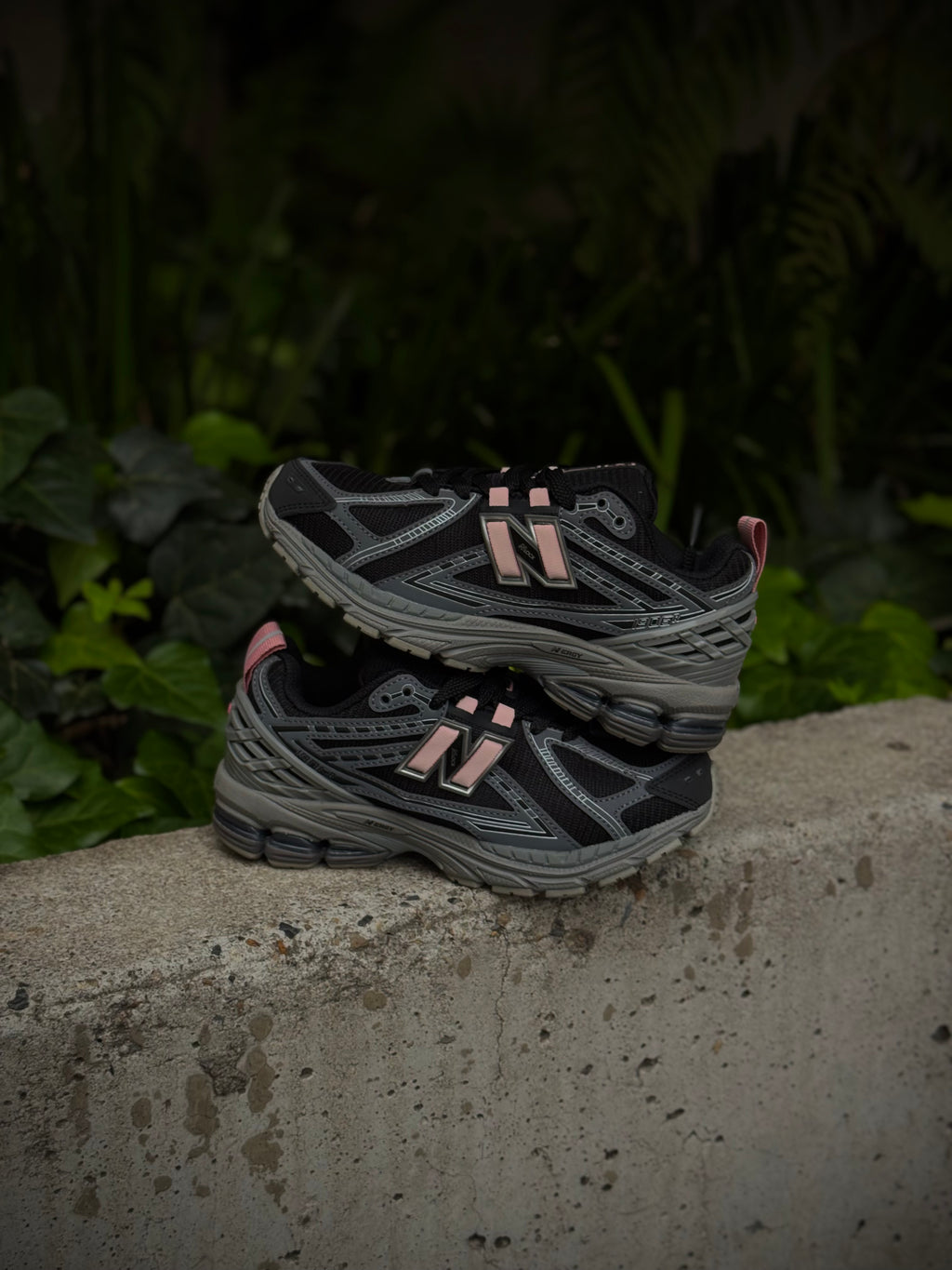 New Balance 1906R Black Pink Moon