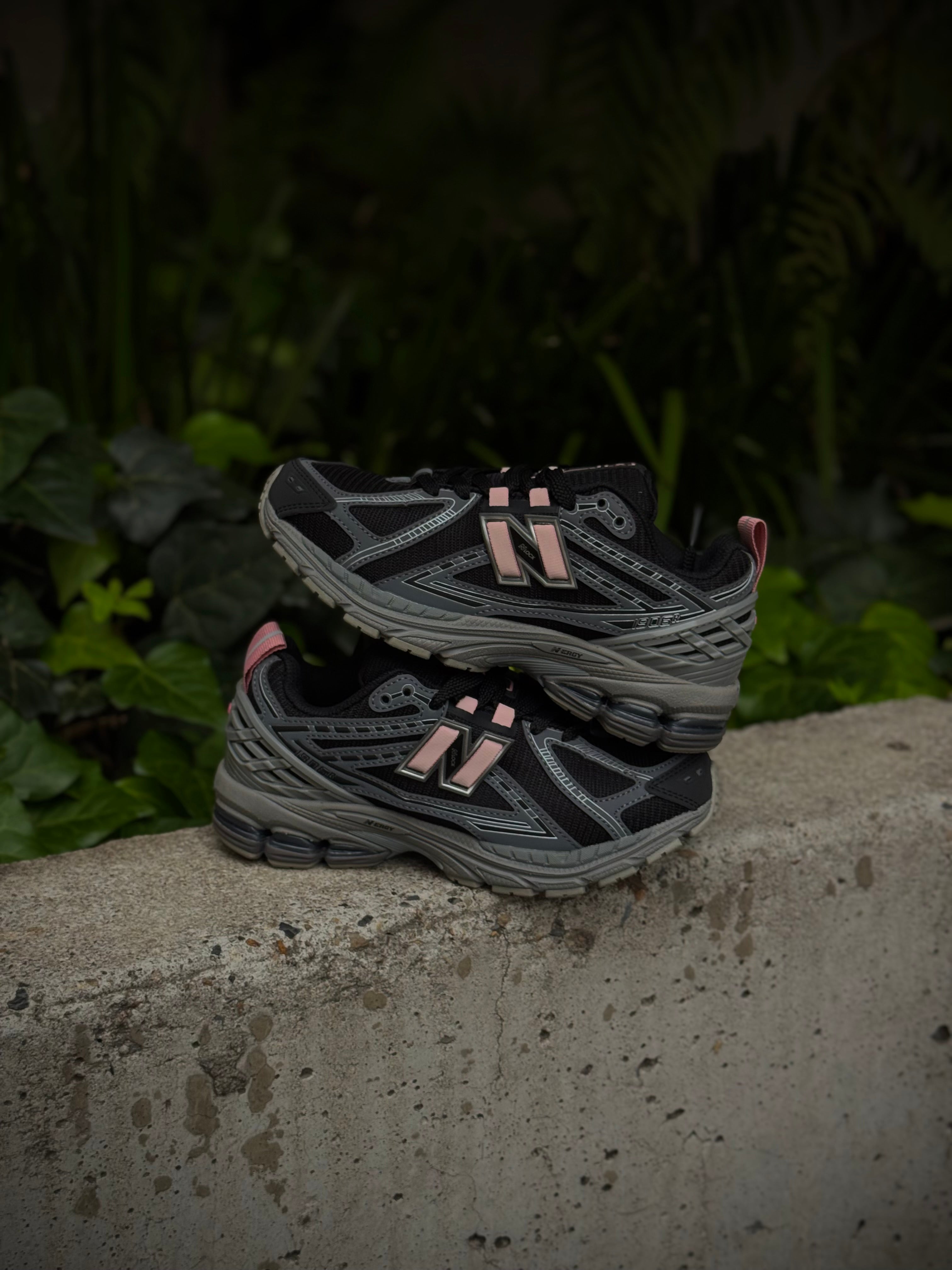 New Balance 1906R Black Pink Moon