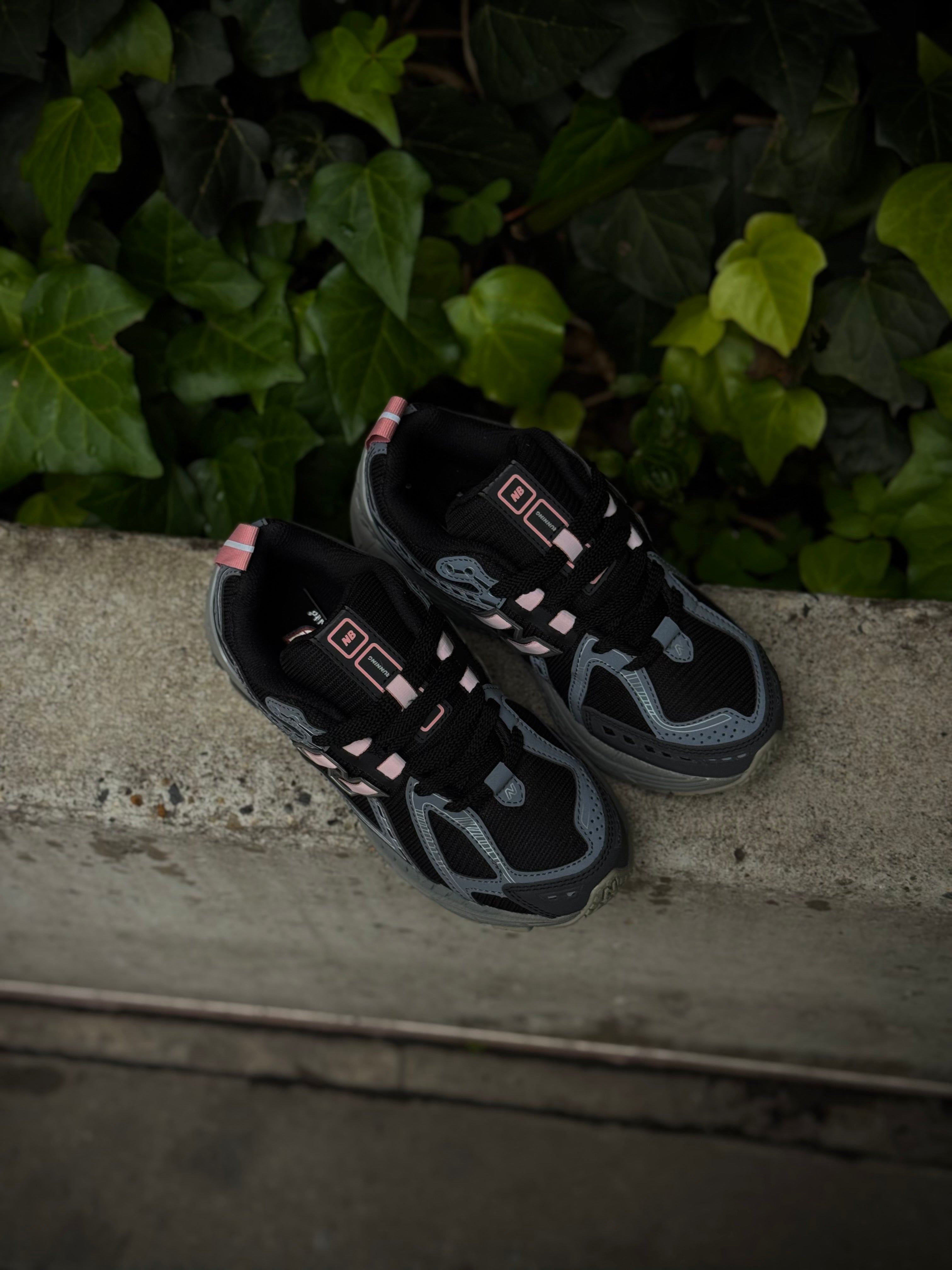 New Balance 1906R Black Pink Moon