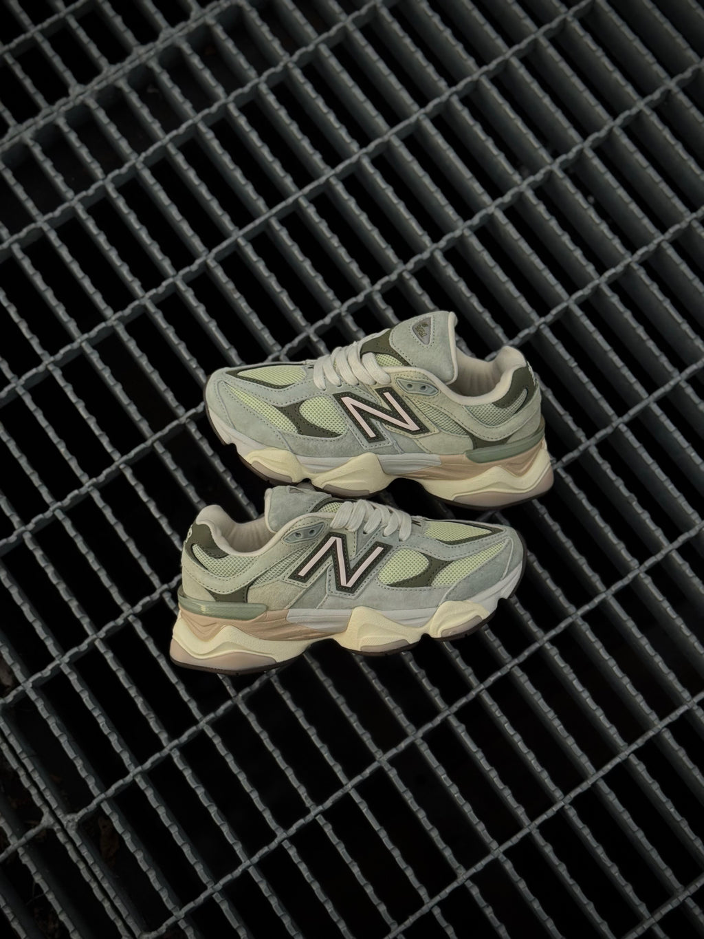 New Balance 906
