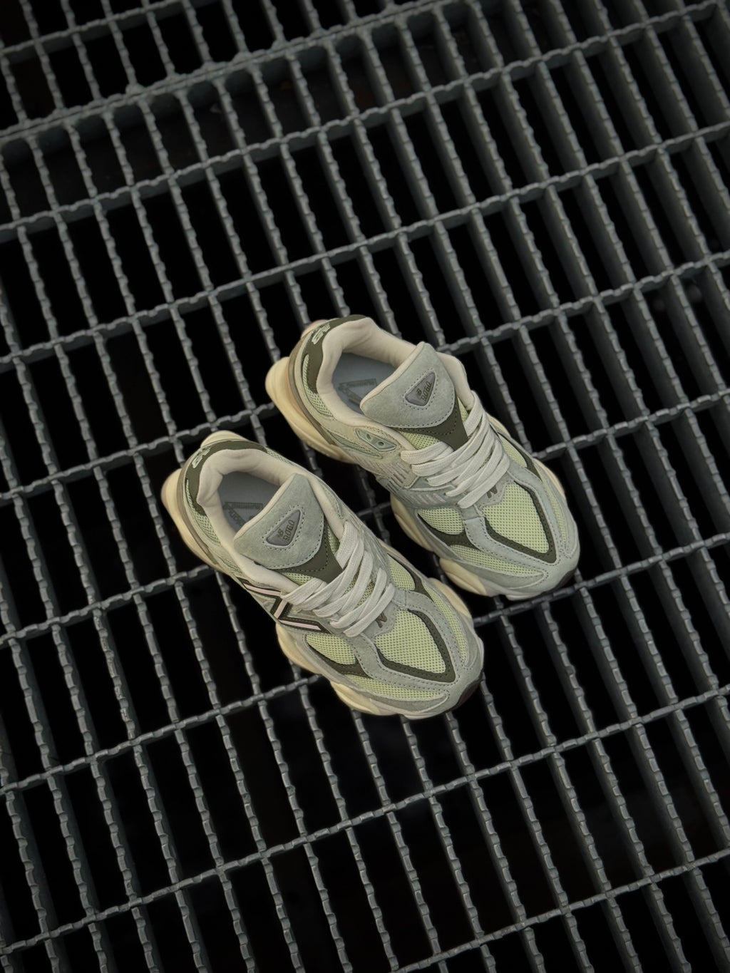 New Balance 906