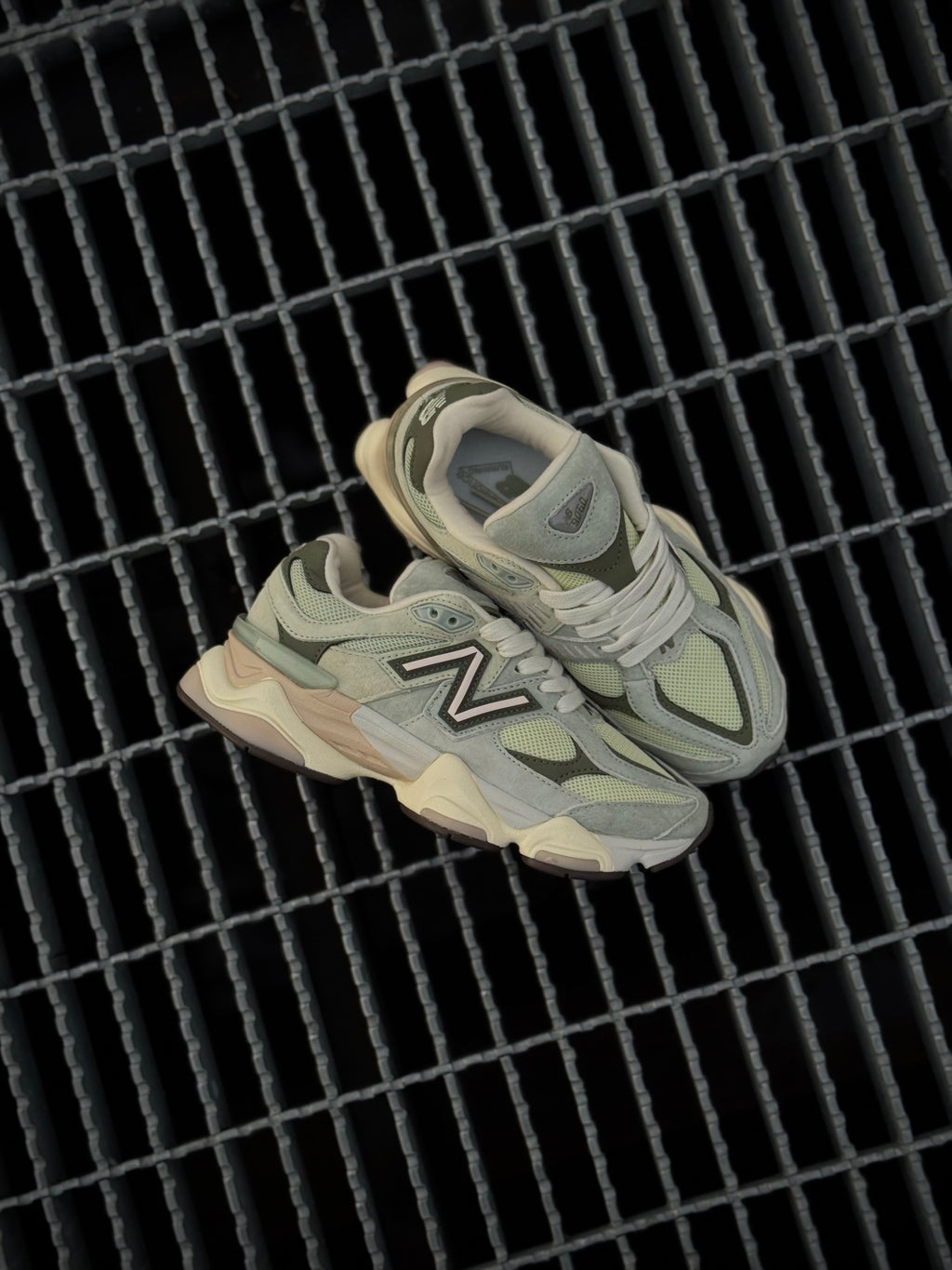 New Balance 906