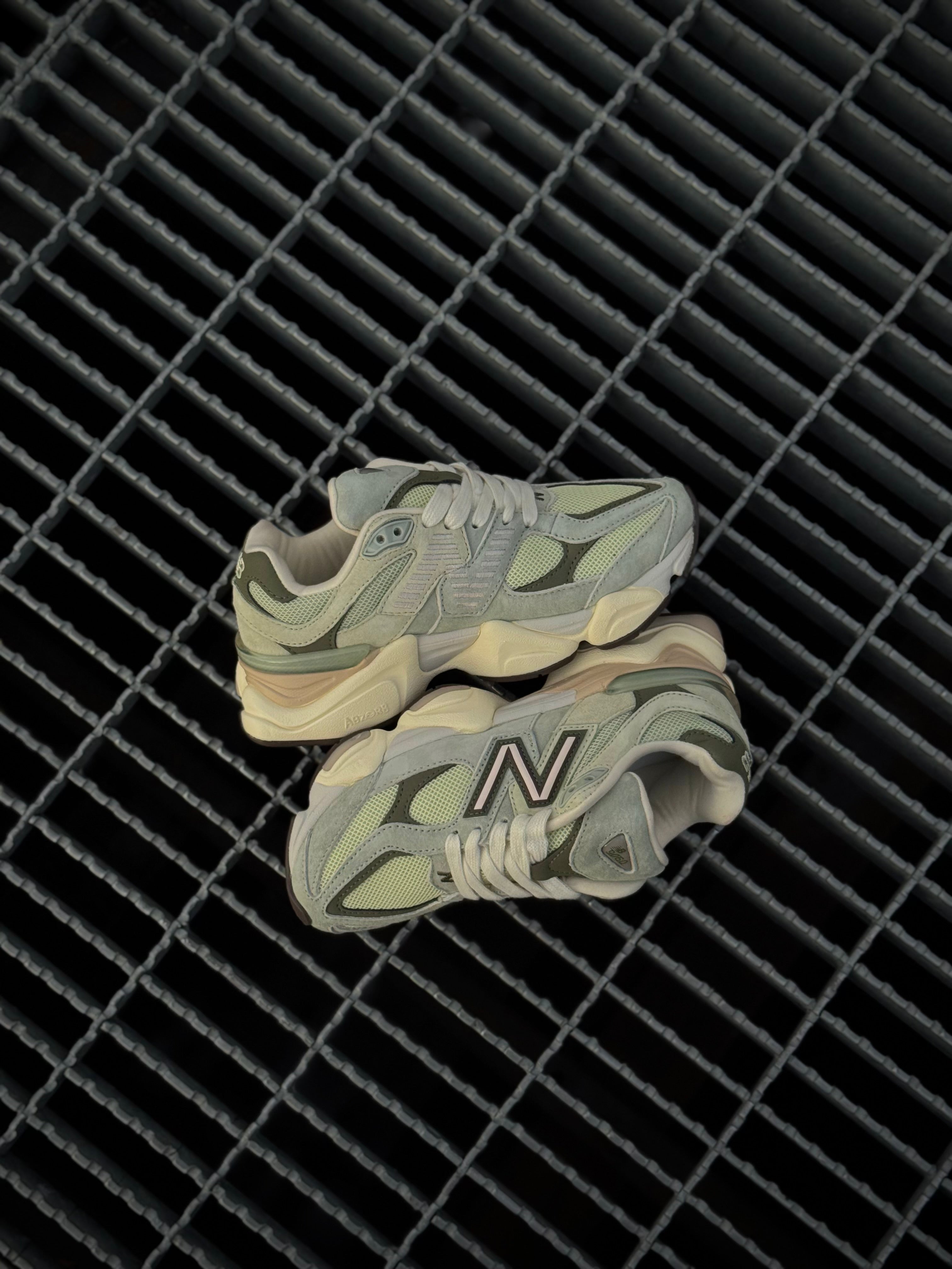 New Balance 906