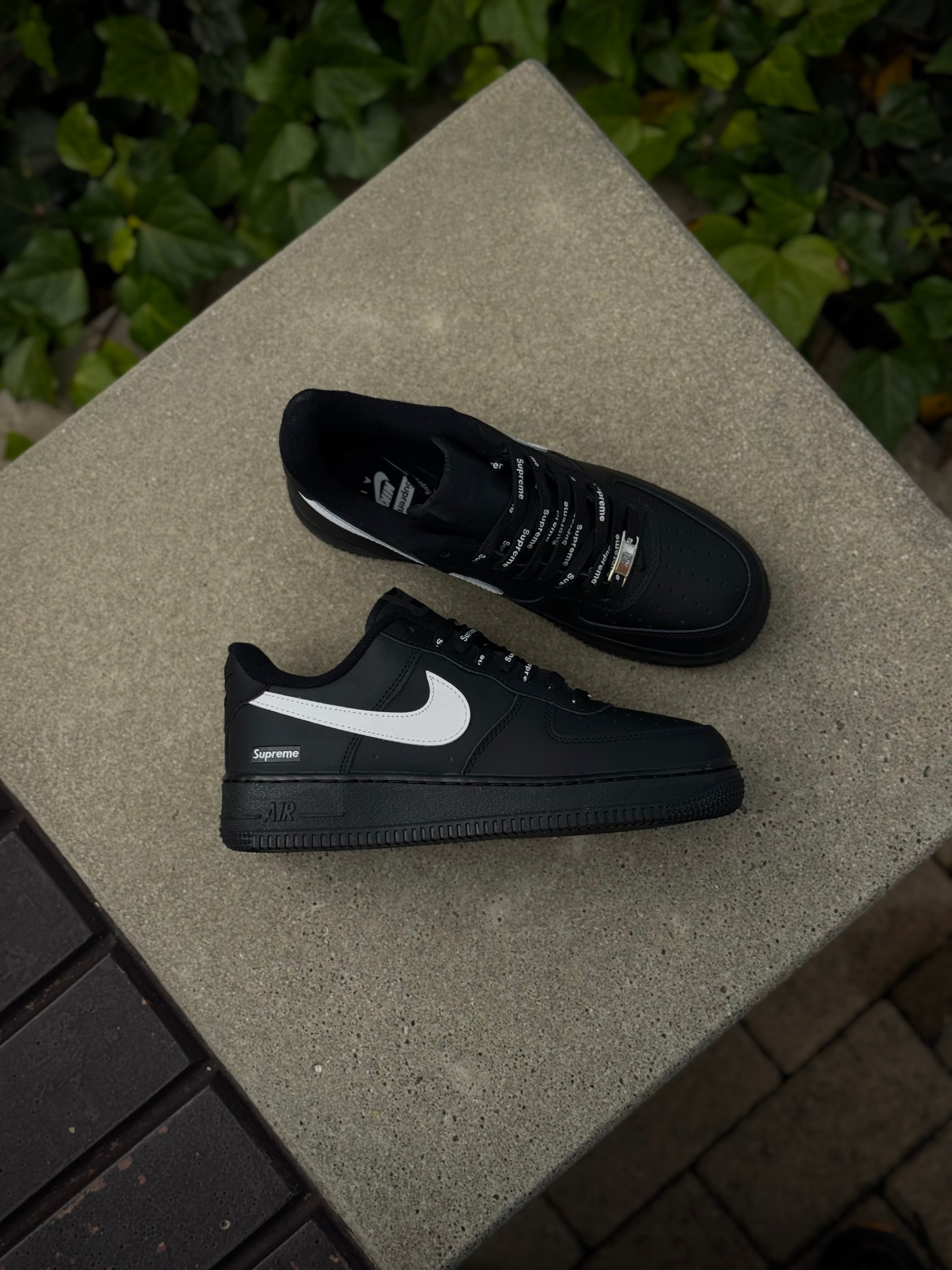 Nike Air Force 1 Low Supreme Black White