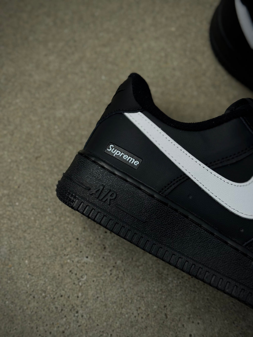 Nike Air Force 1 Low Supreme Black White