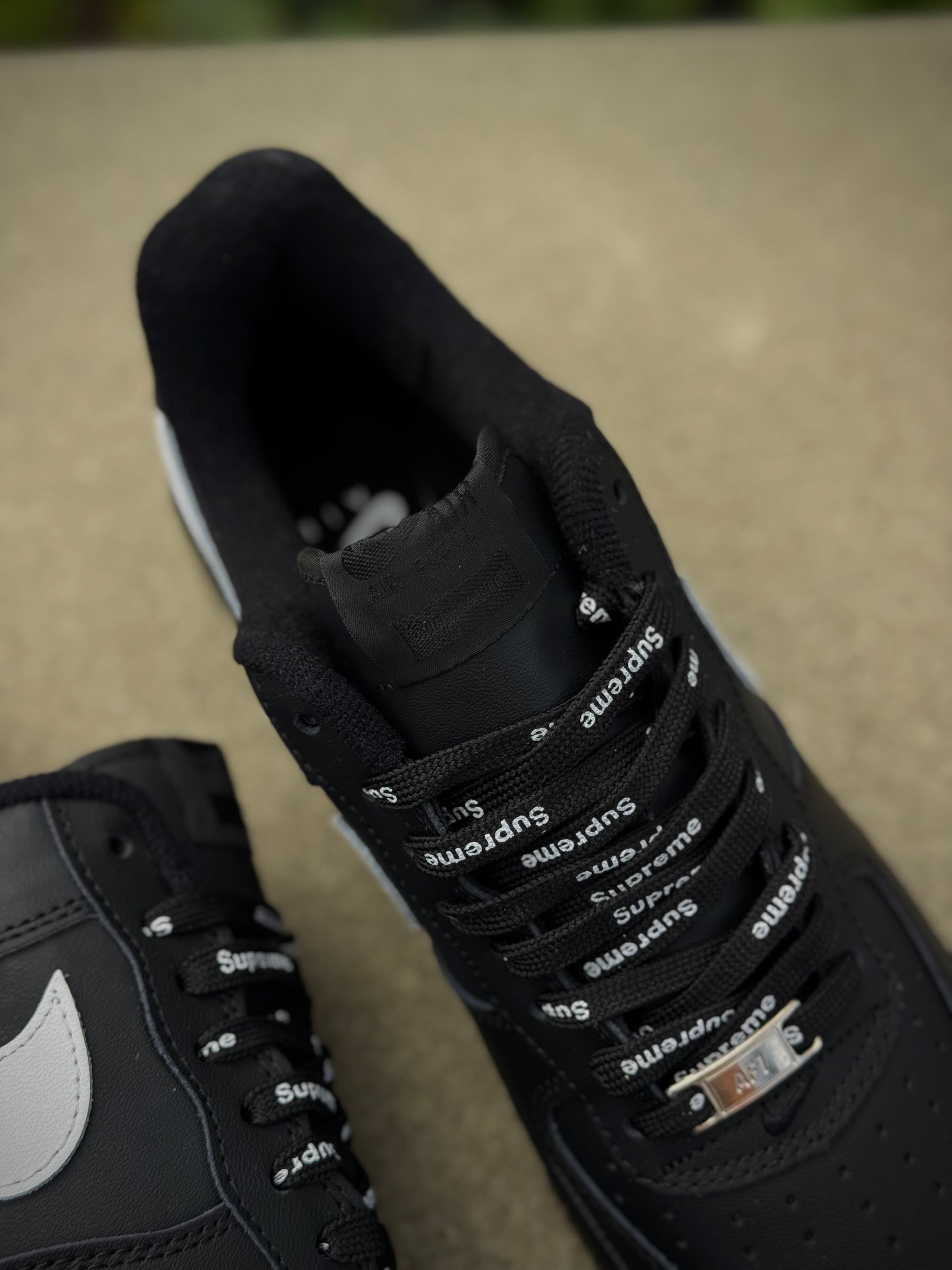 Nike Air Force 1 Low Supreme Black White