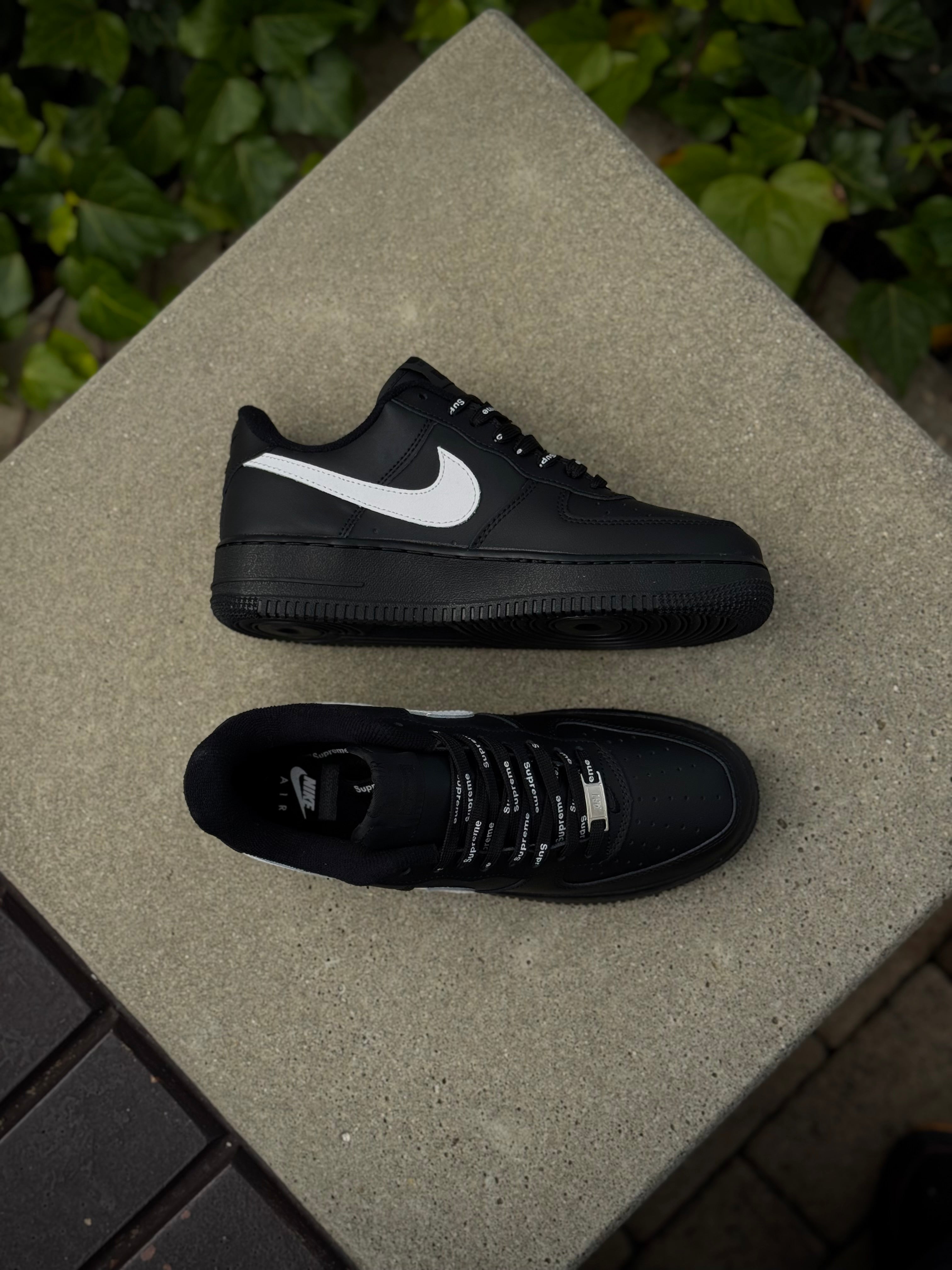 Nike Air Force 1 Low Supreme Black White