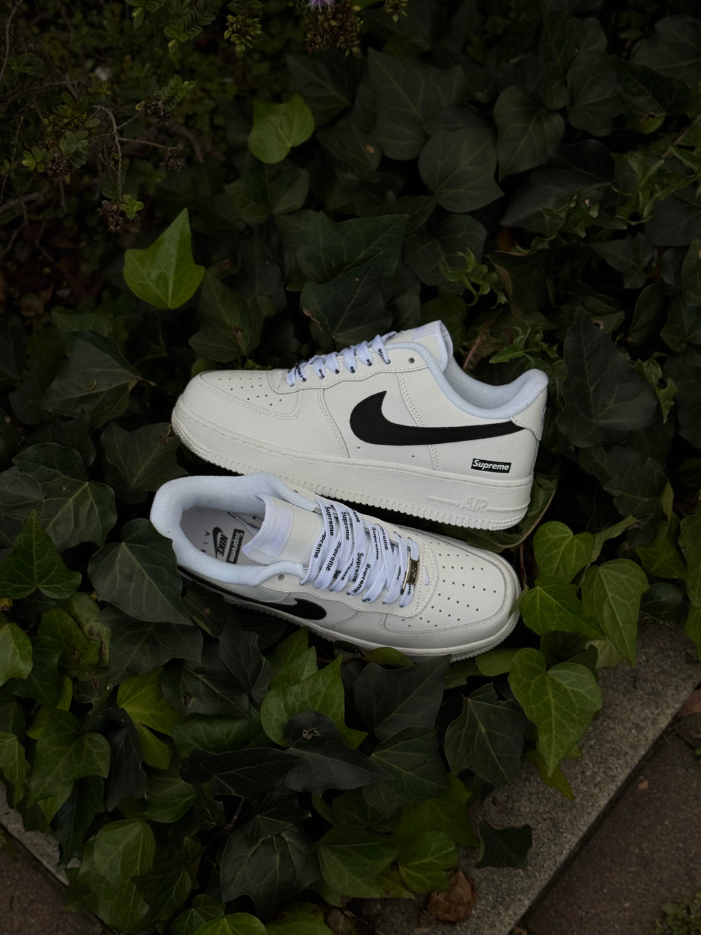 Nike Air Force 1 Low Supreme White Black