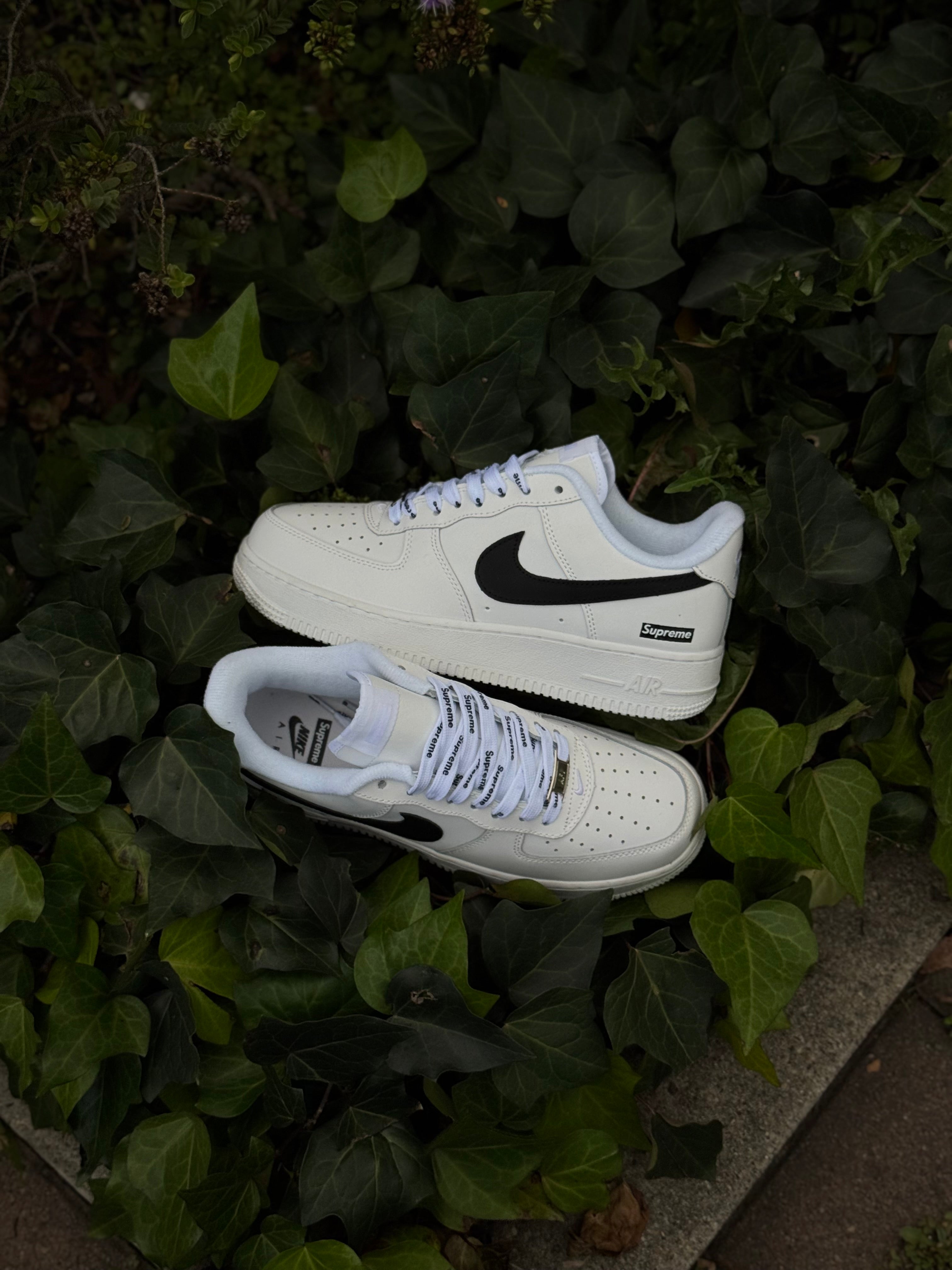 Nike Air Force 1 Low Supreme White Black