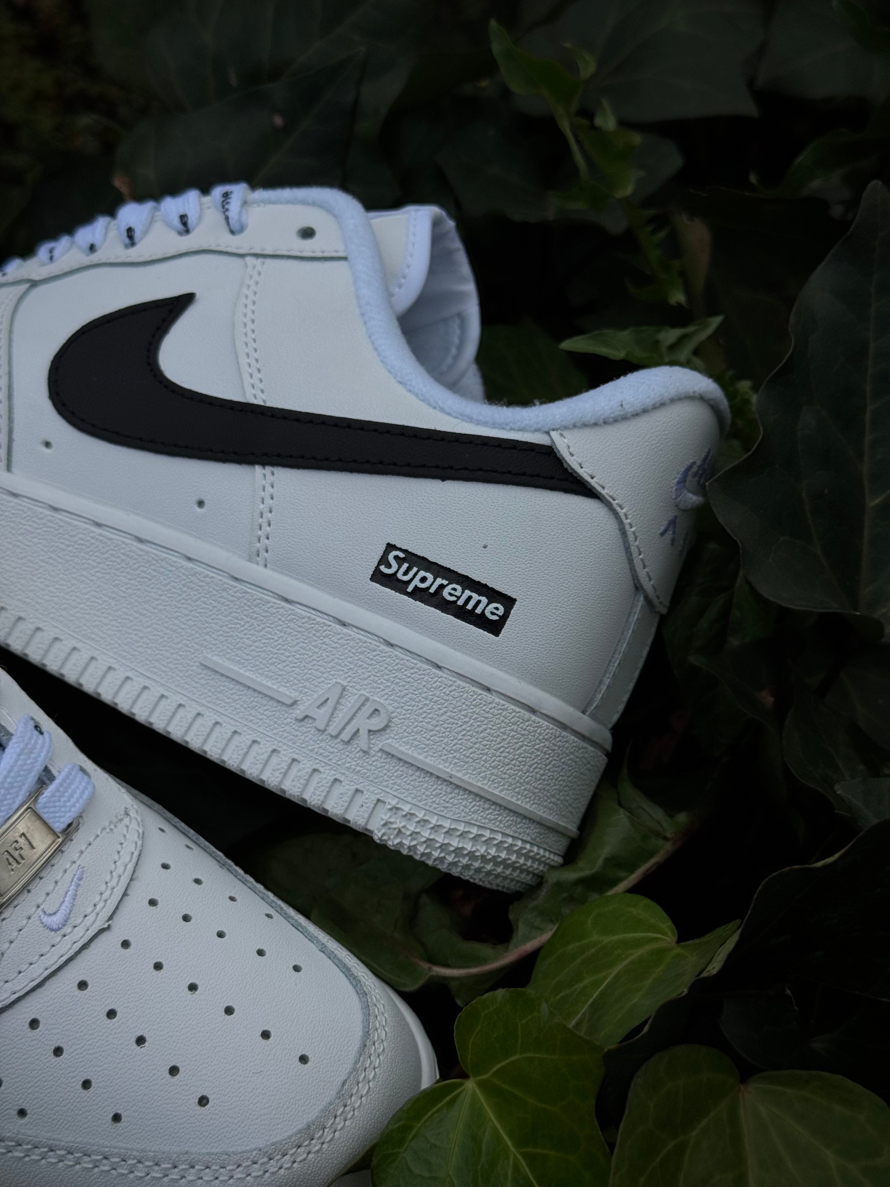 Nike Air Force 1 Low Supreme White Black