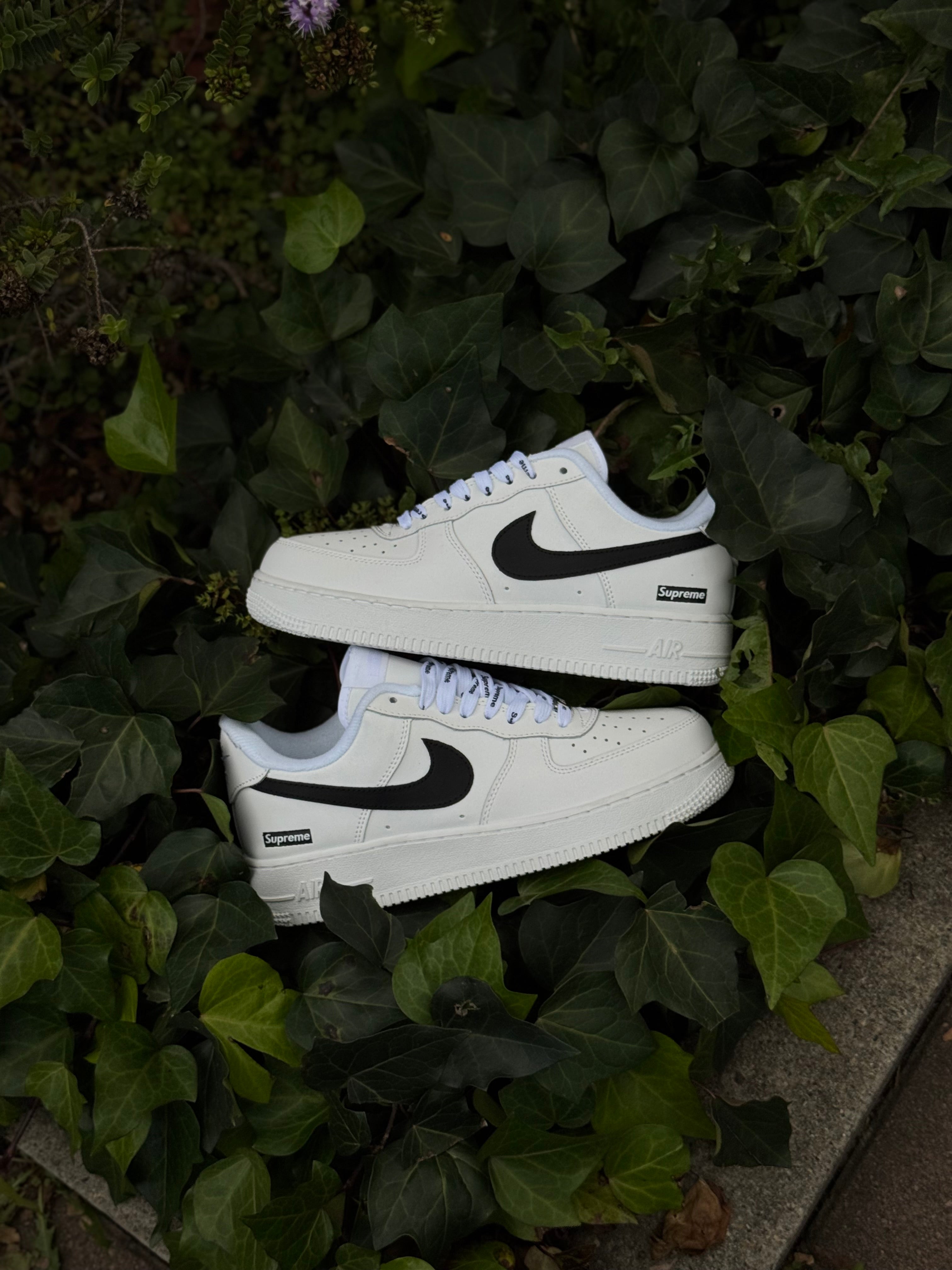 Nike Air Force 1 Low Supreme White Black