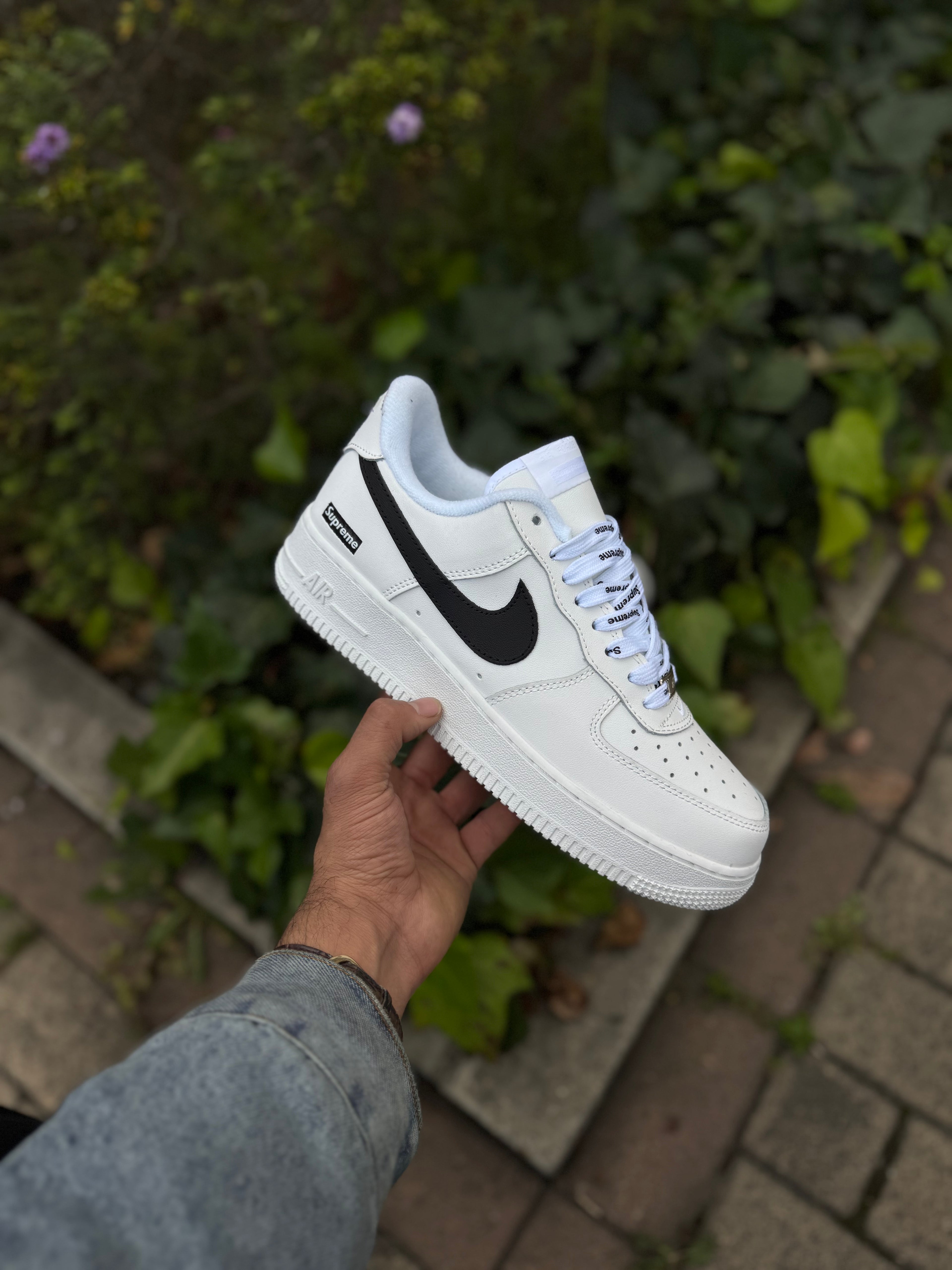Nike Air Force 1 Low Supreme White Black