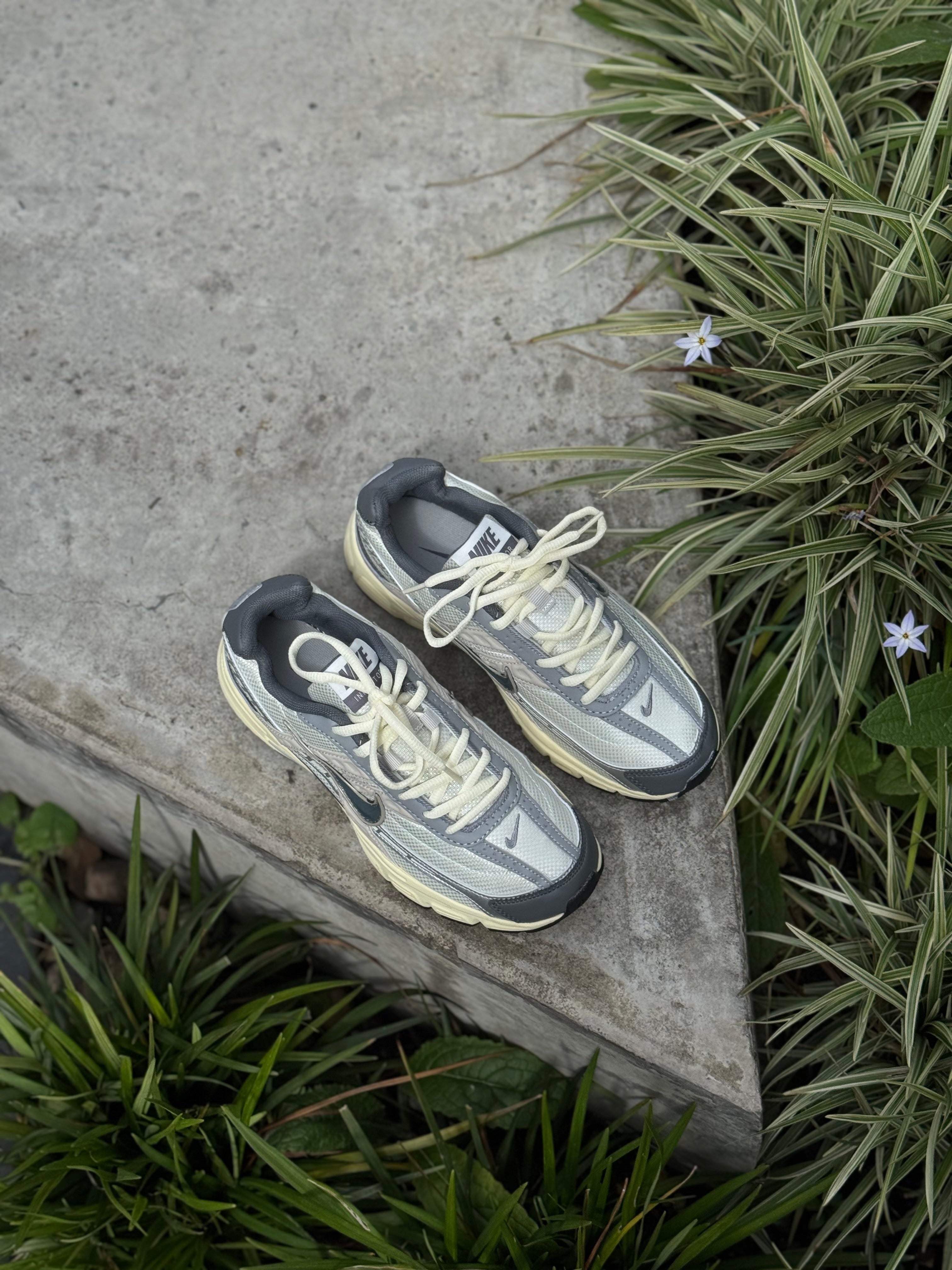 Nike Initiator