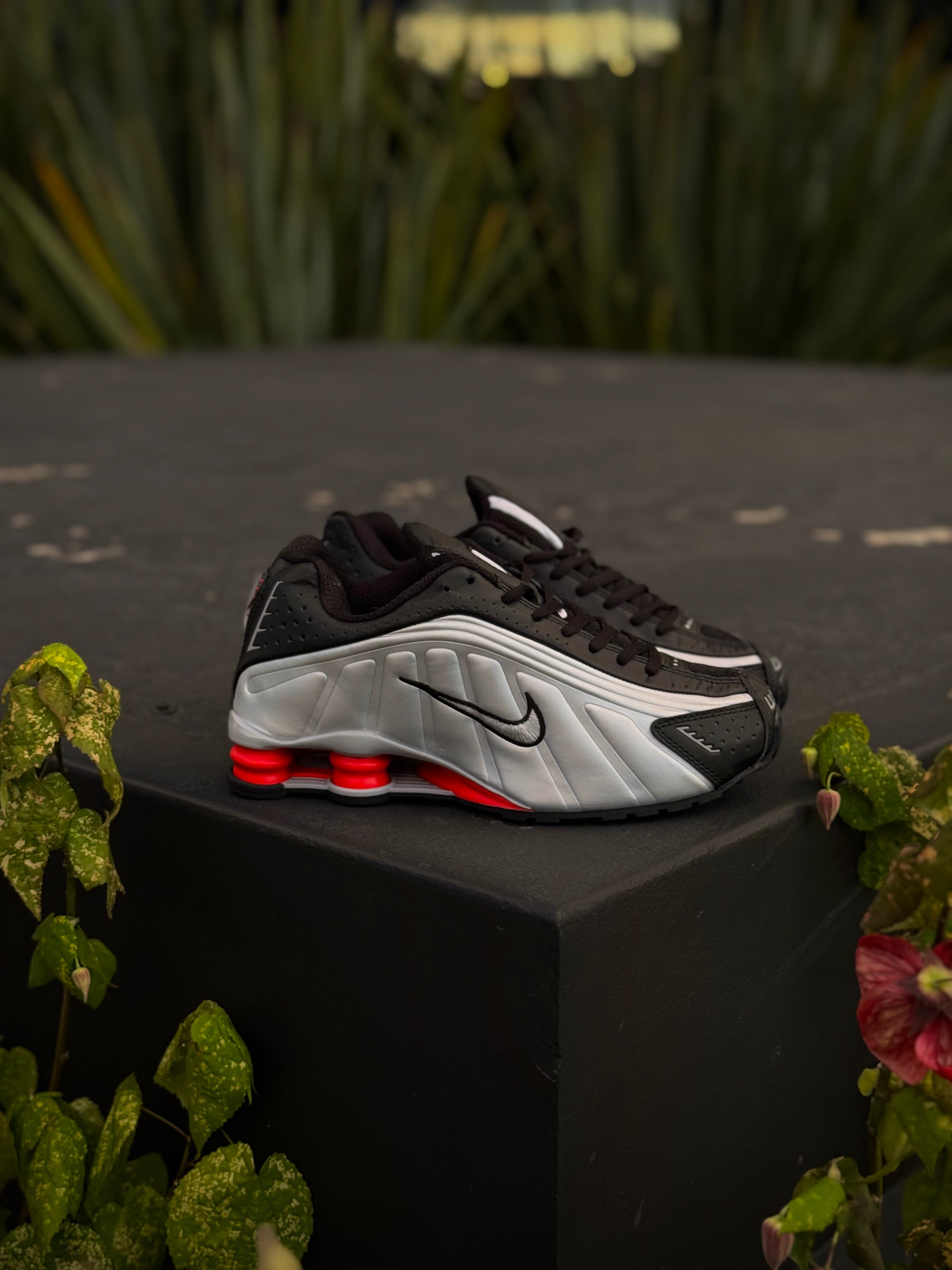 Nike Shox R4