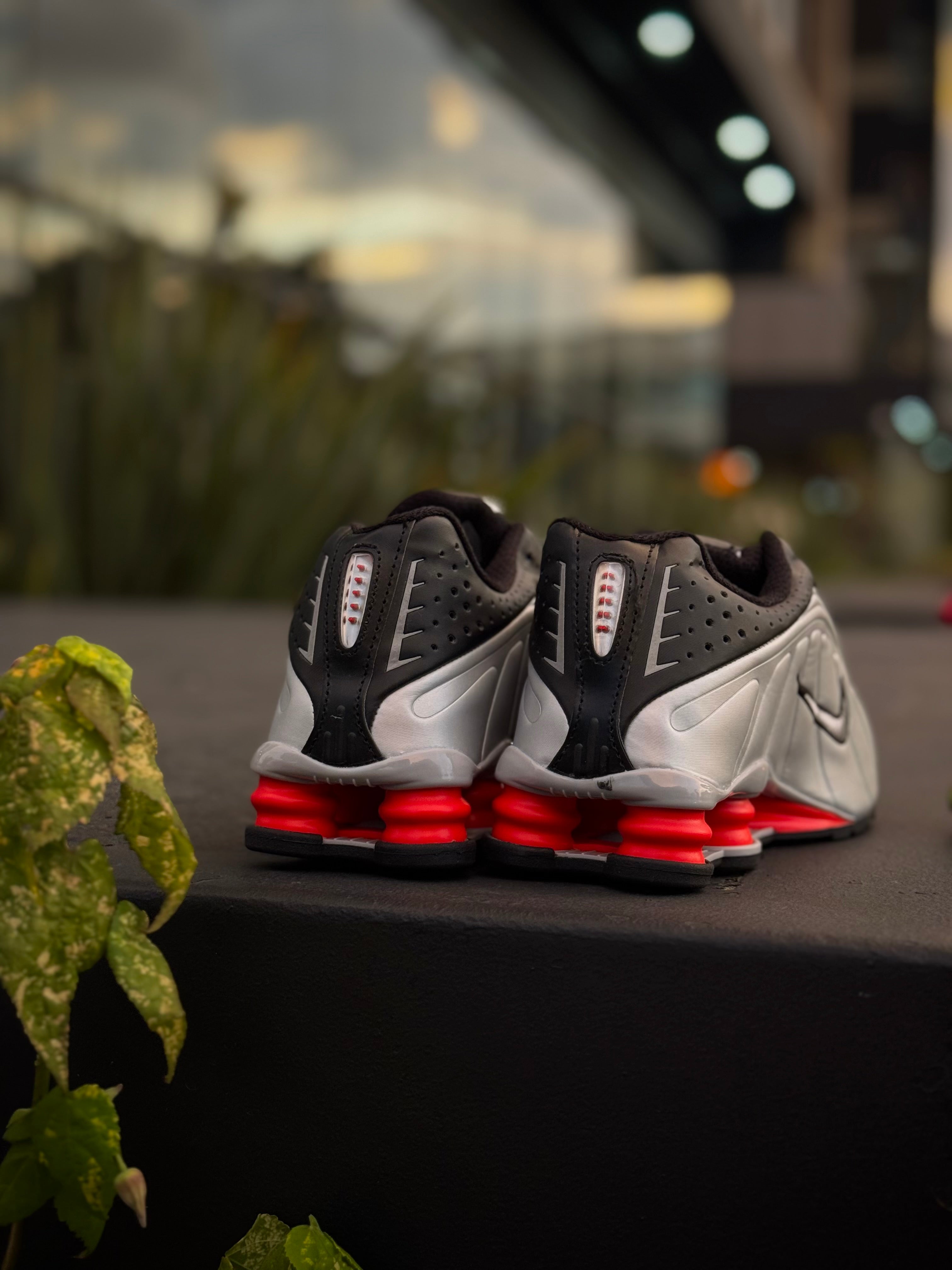 Nike Shox R4