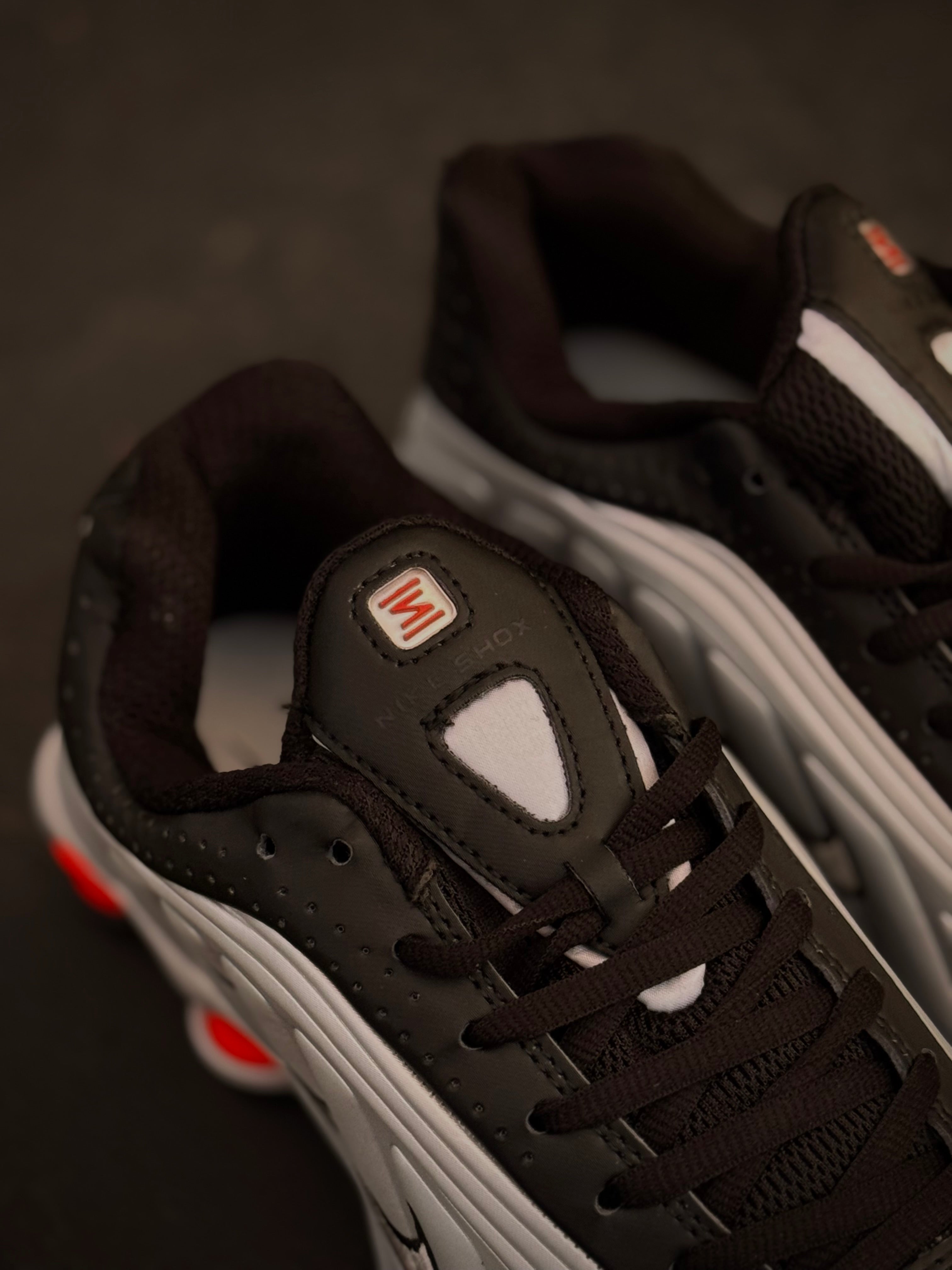 Nike Shox R4