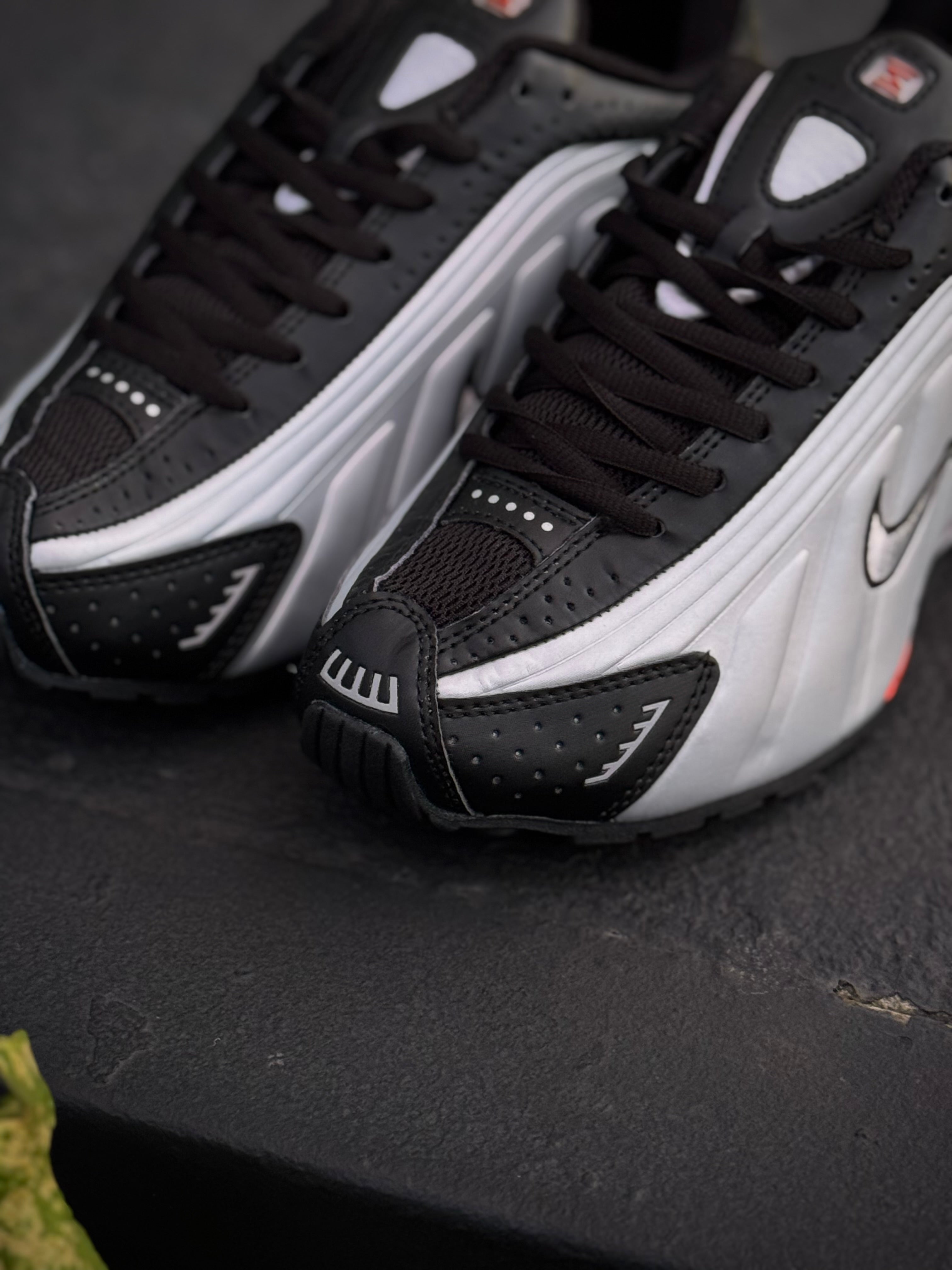 Nike Shox R4