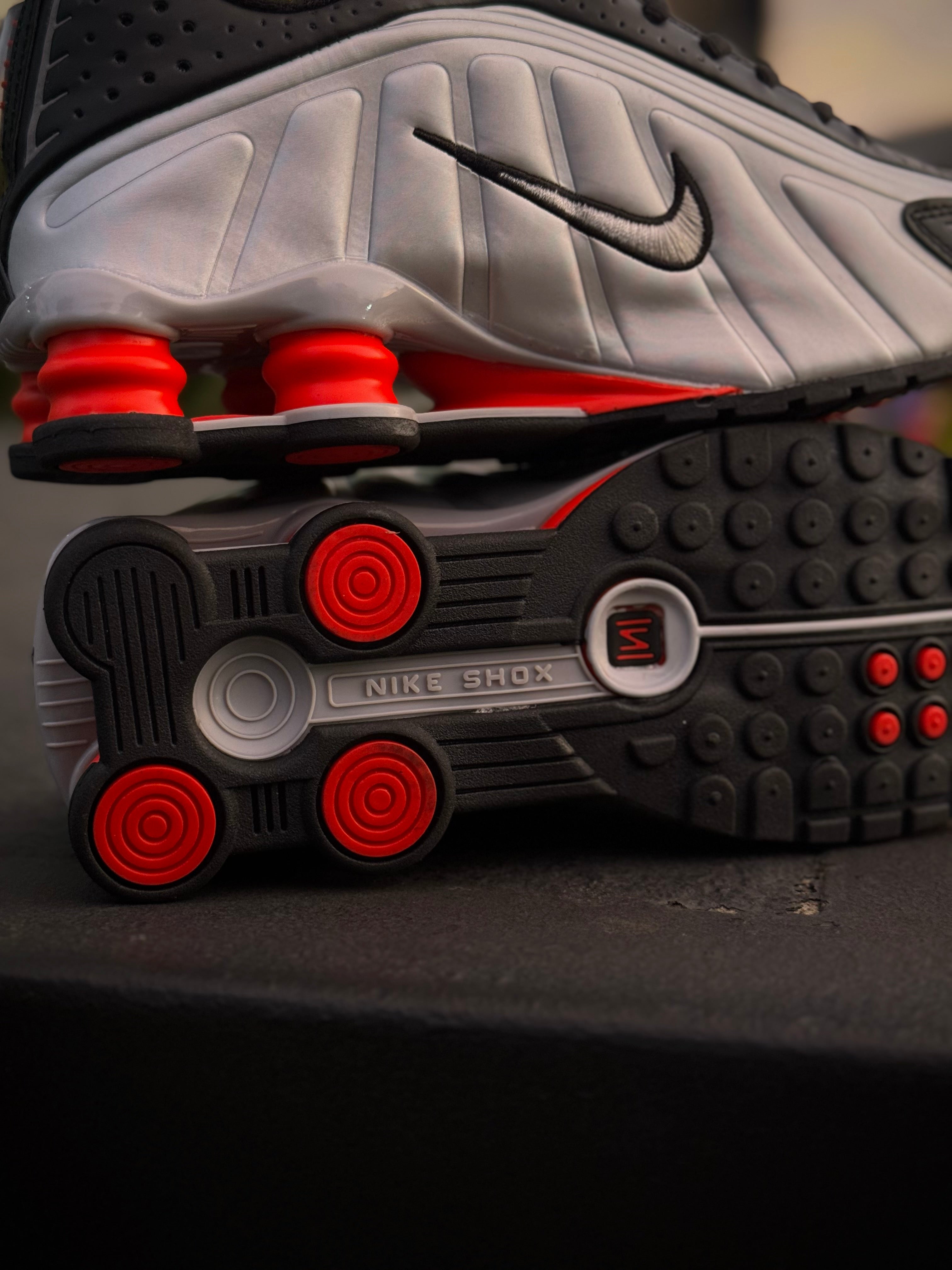 Nike Shox R4