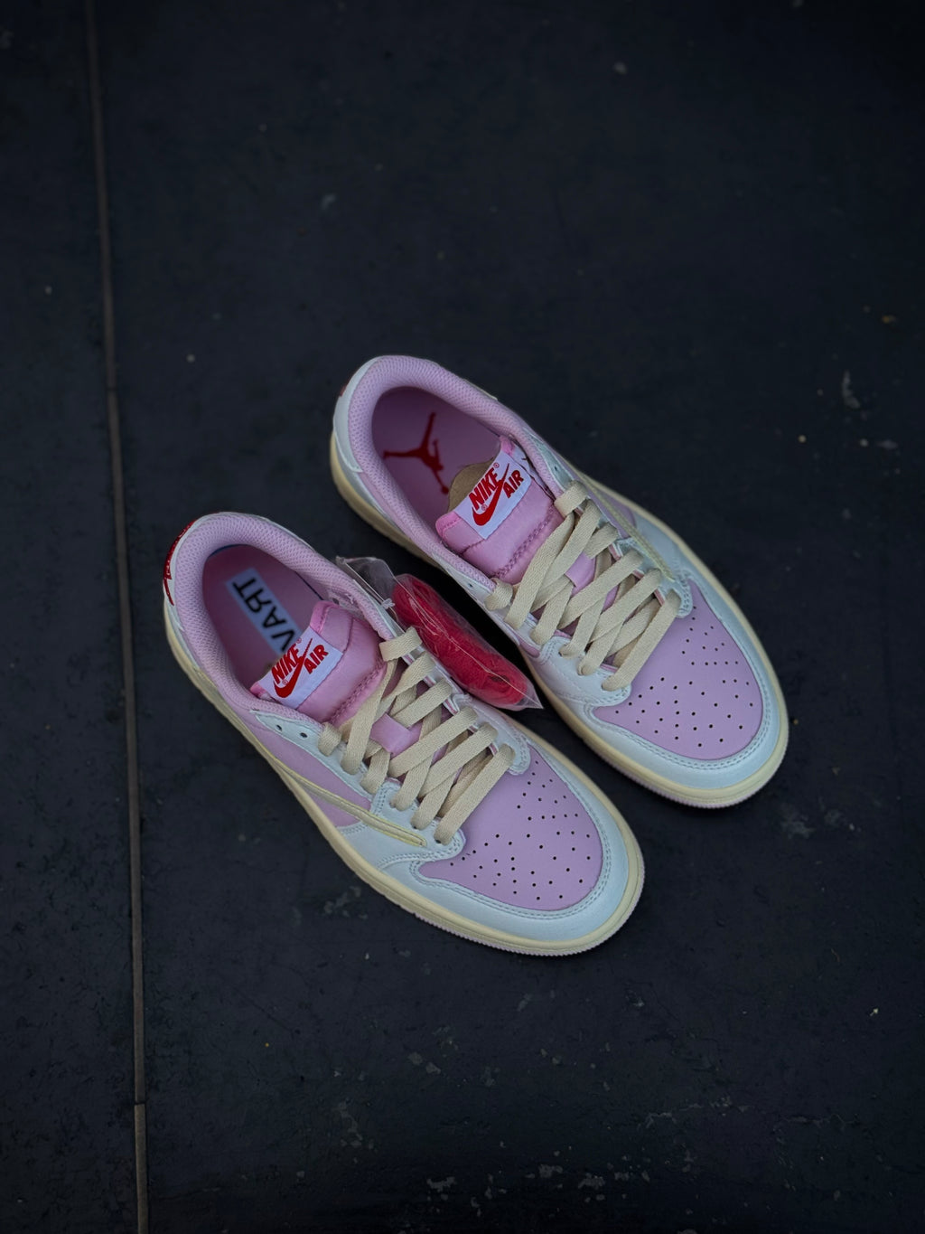Jordan 1 Travis Scott Shy Pink