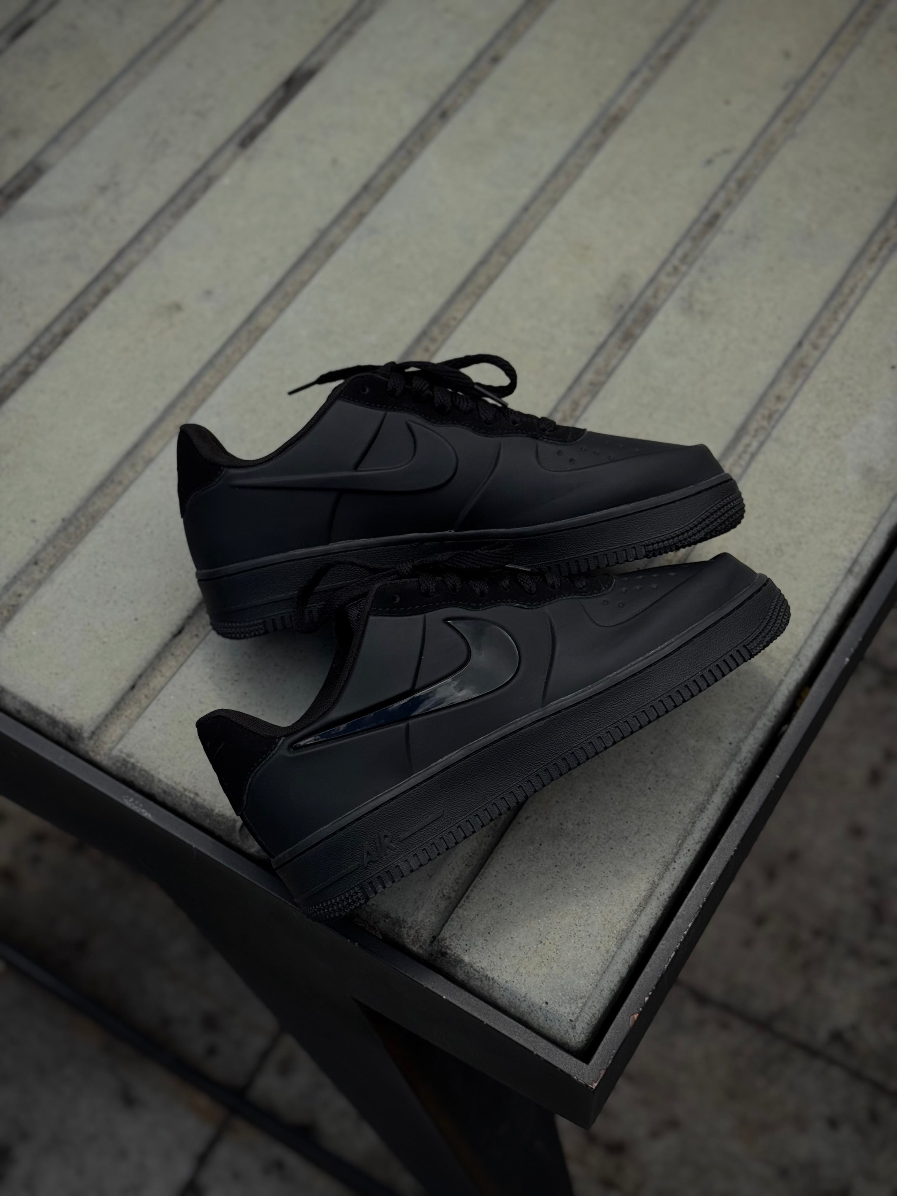 Nike Air Force 1 Triple Black