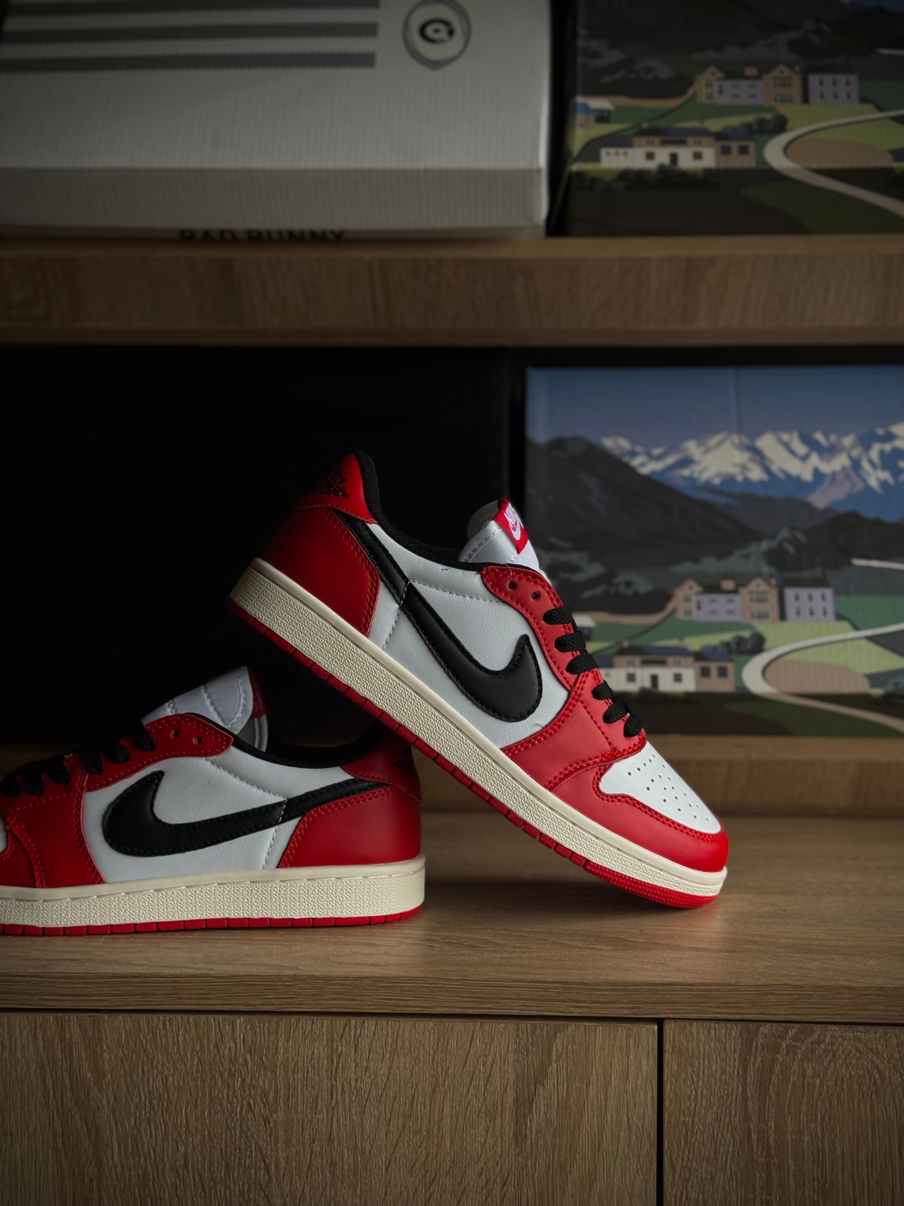 Jordan 1 Low Chicago