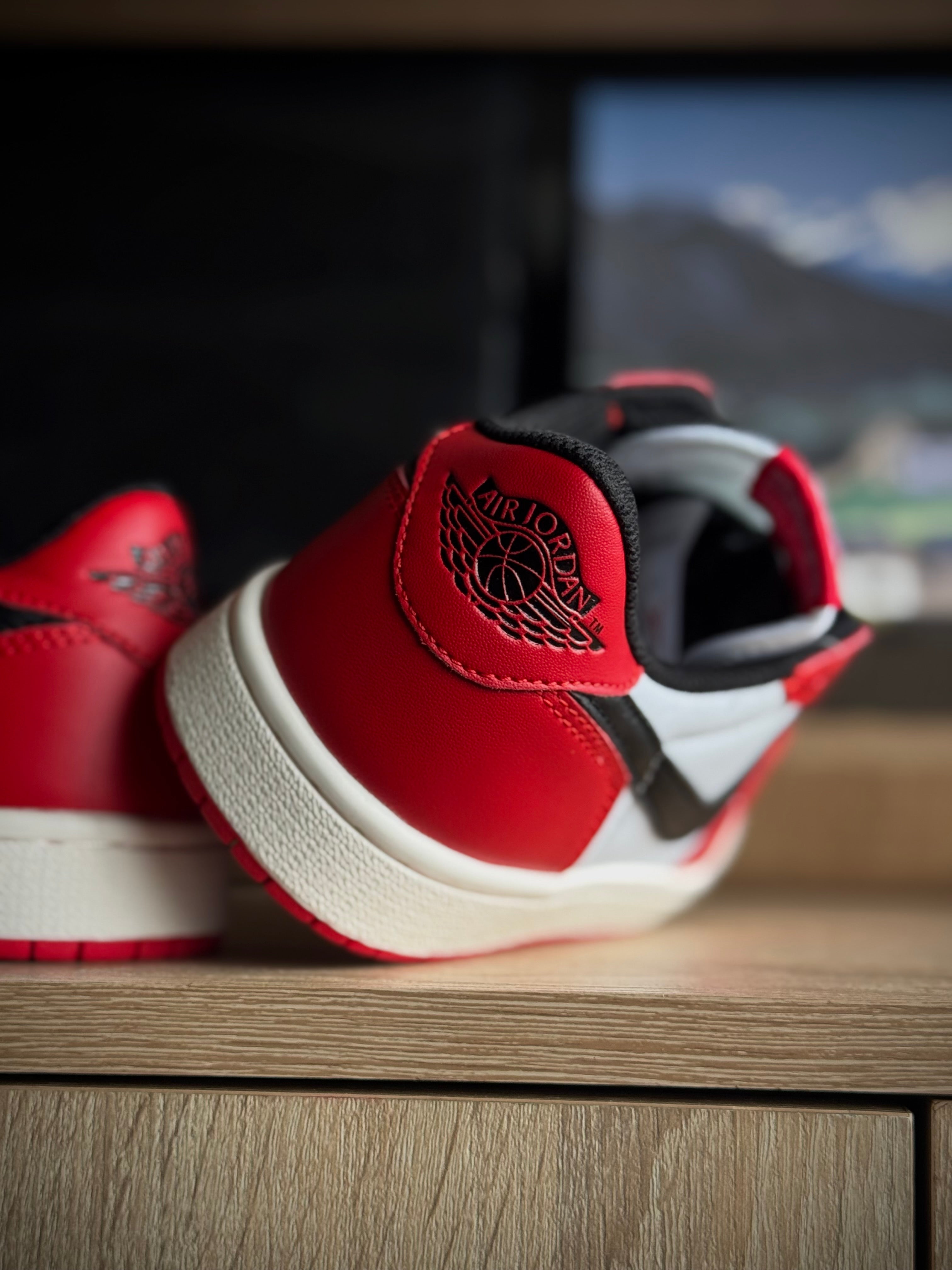 Jordan 1 Low Chicago