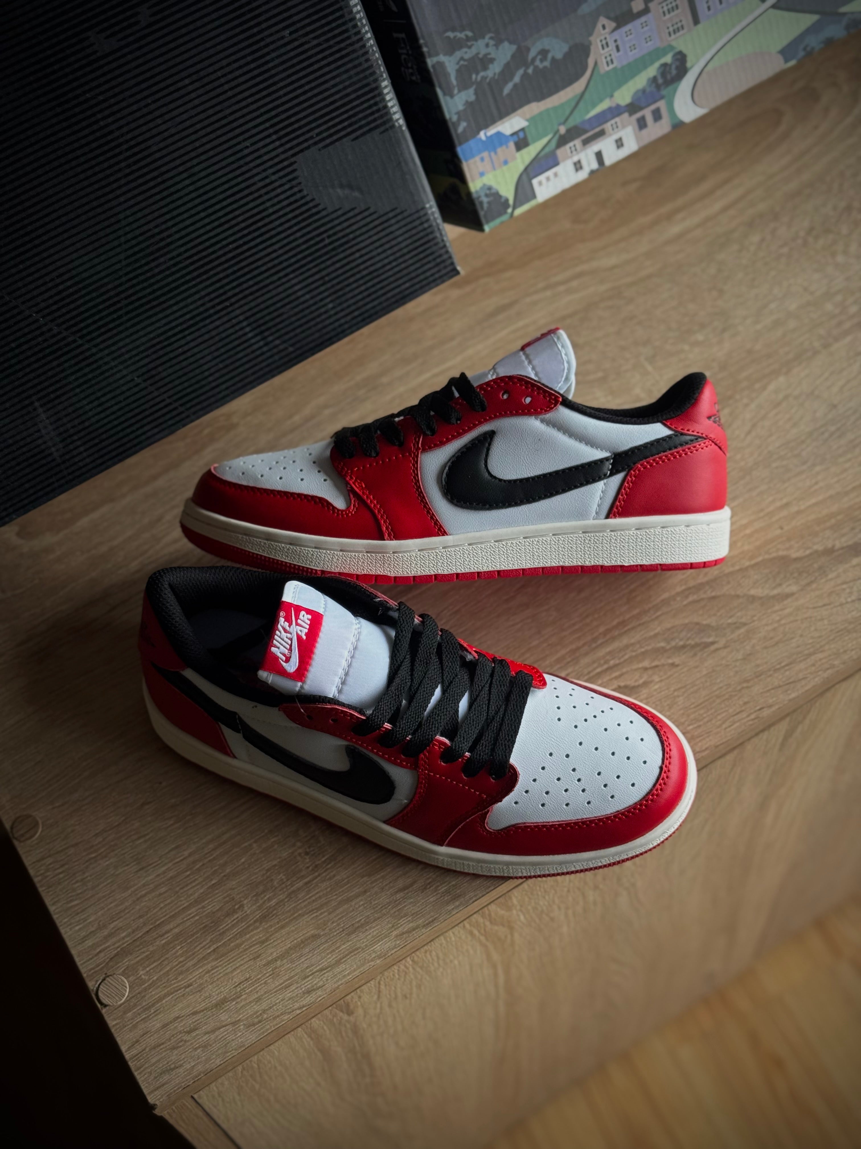Jordan 1 Low Chicago
