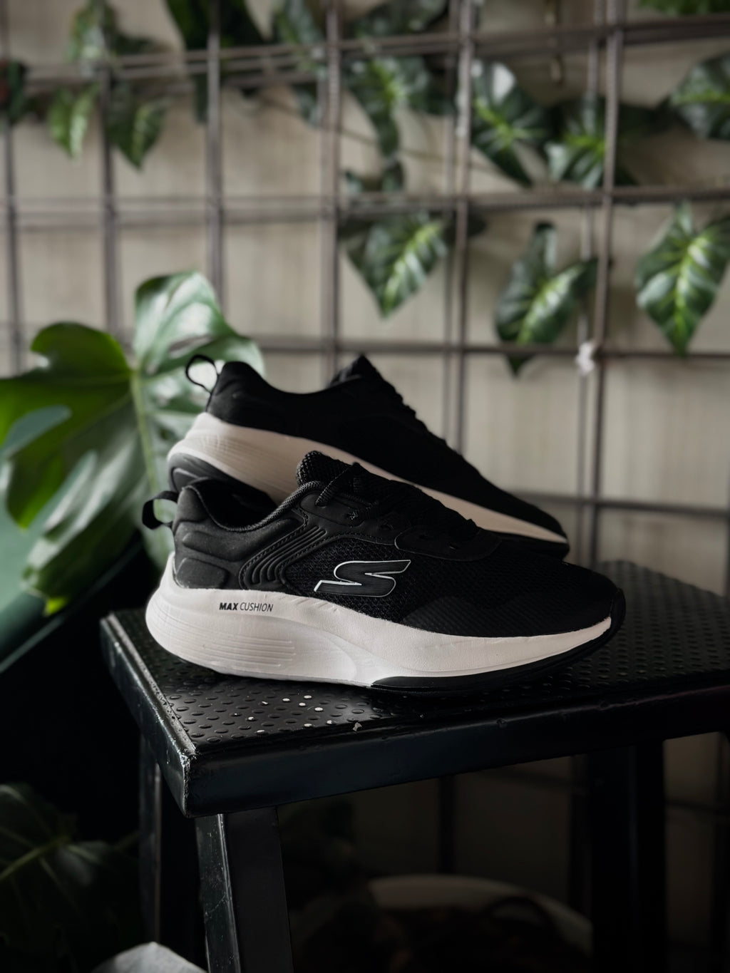 Skechers Max Cushioning