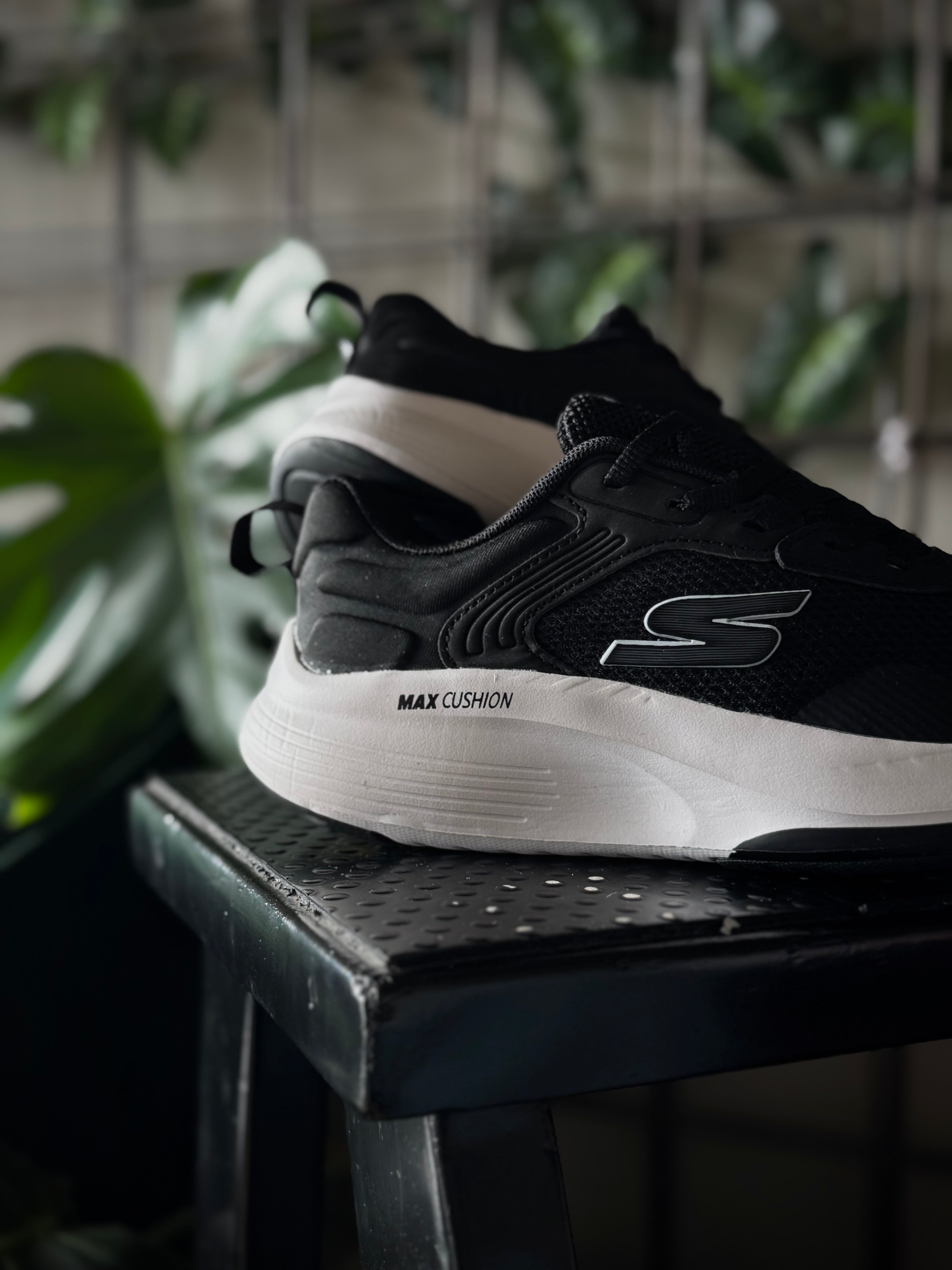 Skechers Max Cushioning