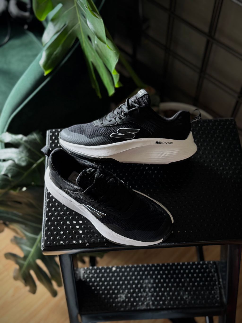 Skechers Max Cushioning