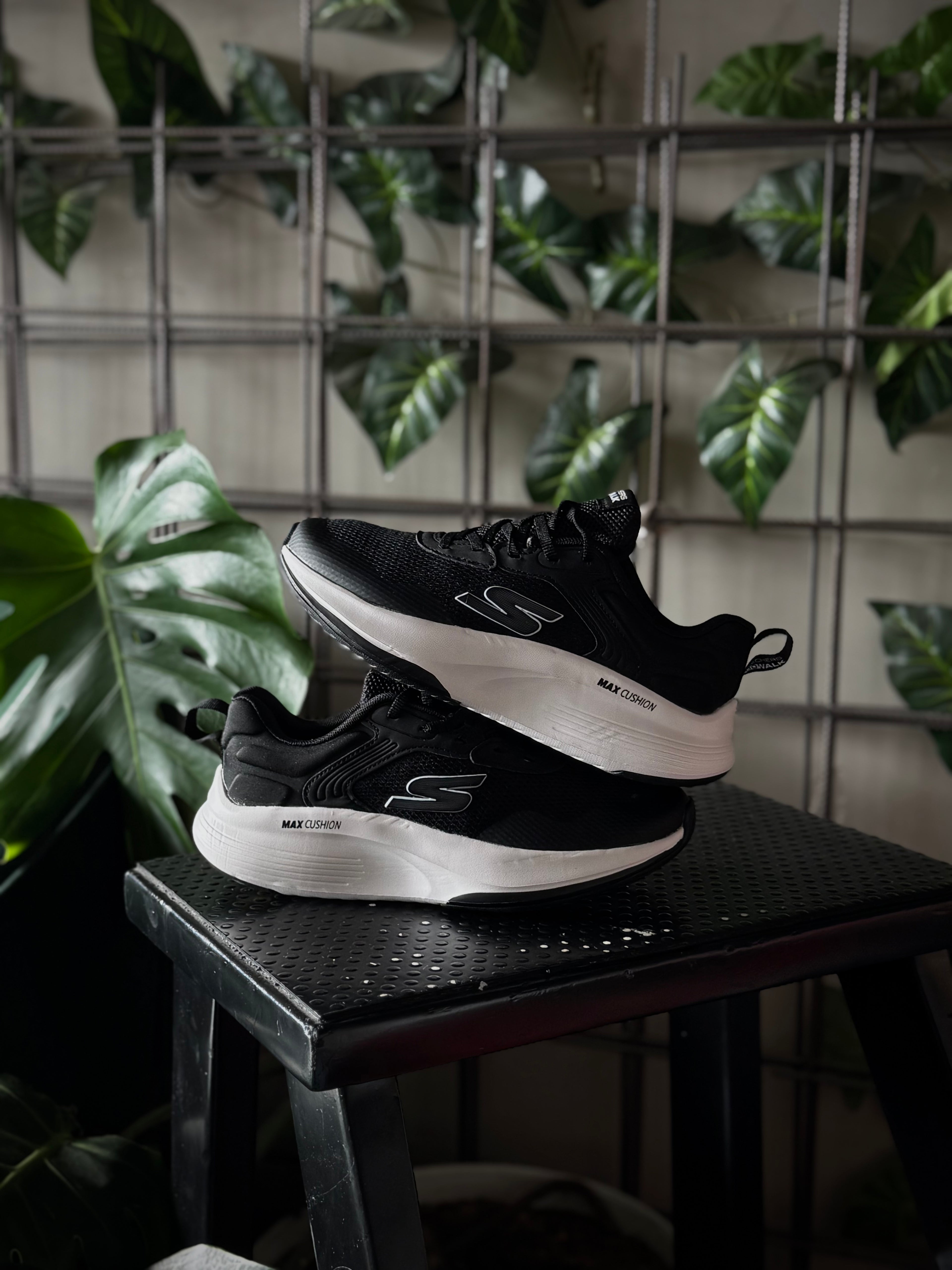 Skechers Max Cushioning